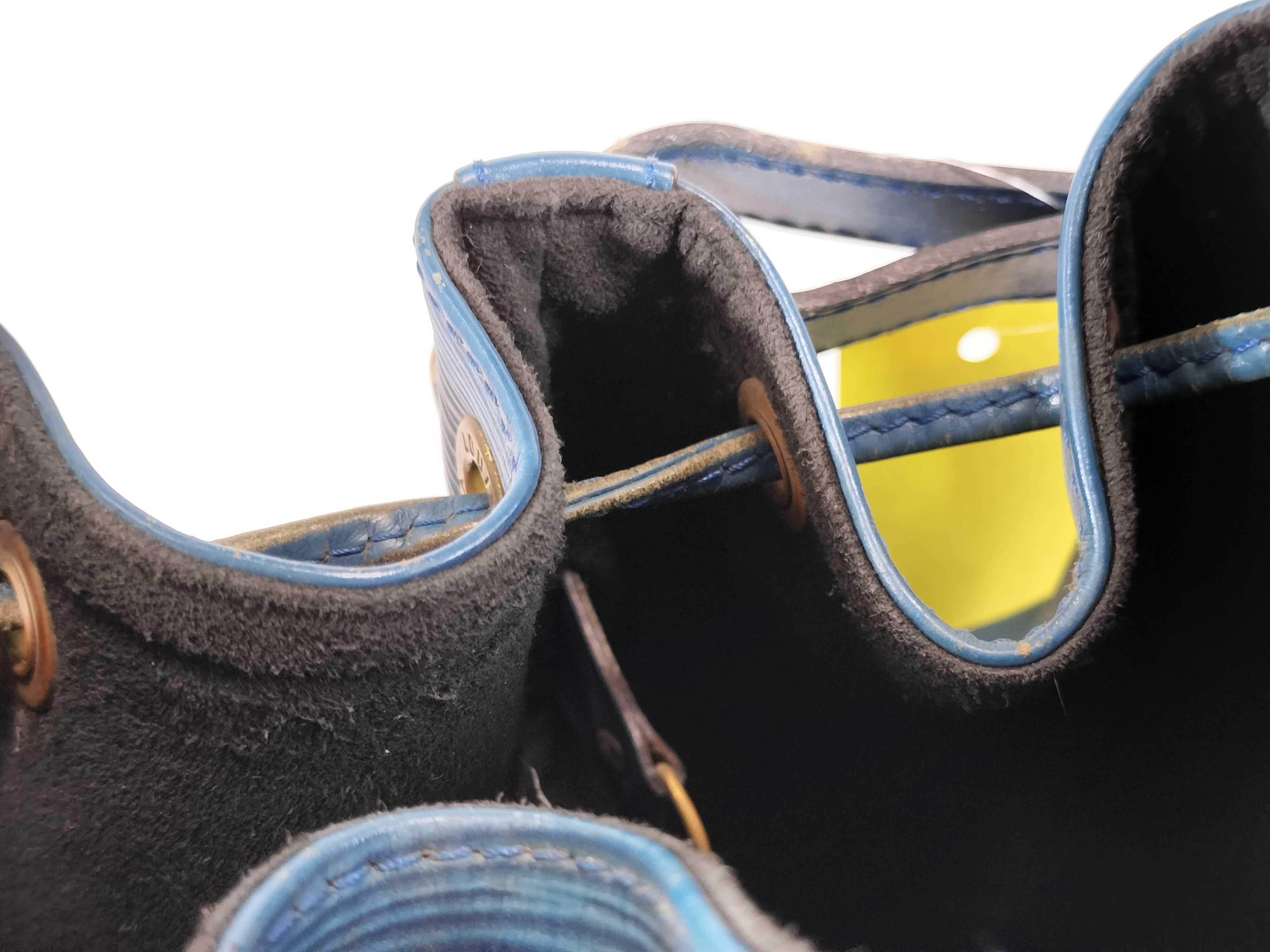 Epi Noe Blue Shoulder Bag — view 8