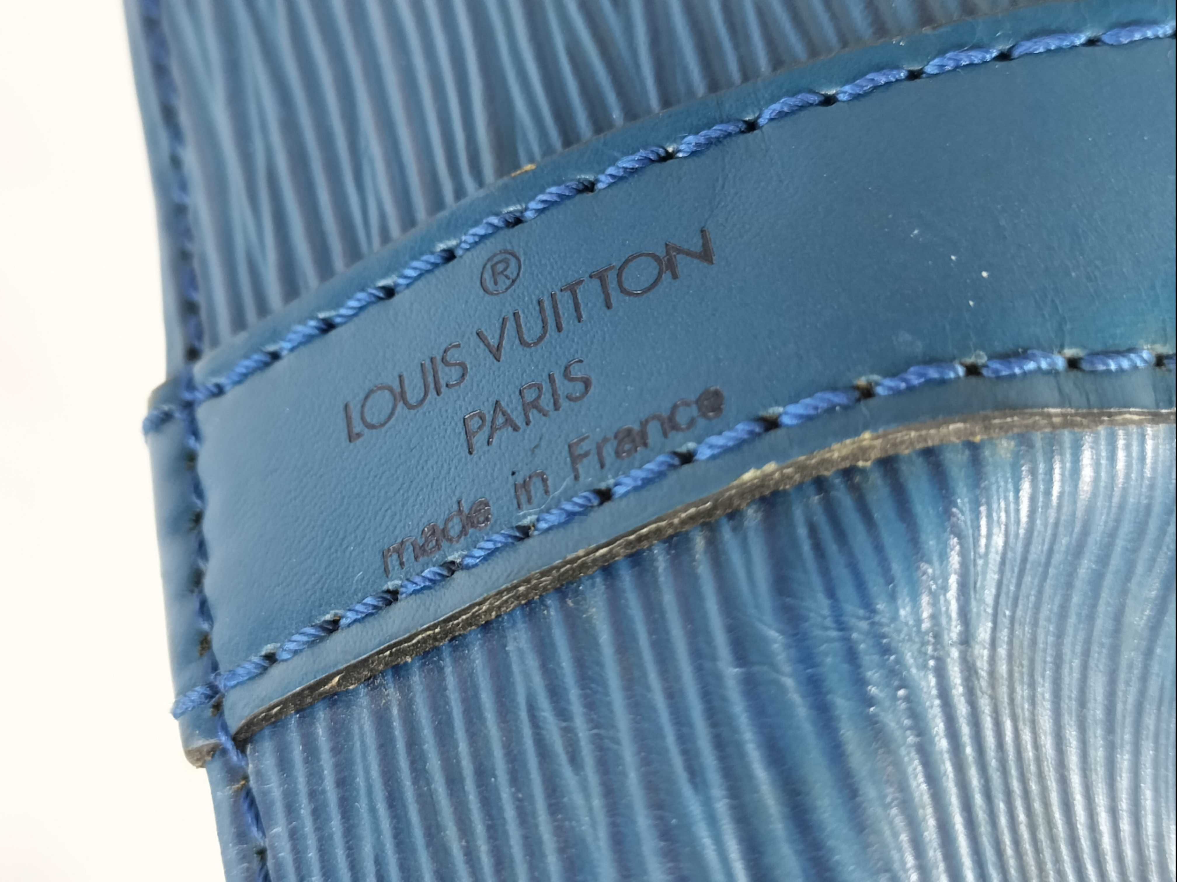 Epi Noe Blue Shoulder Bag — view 10