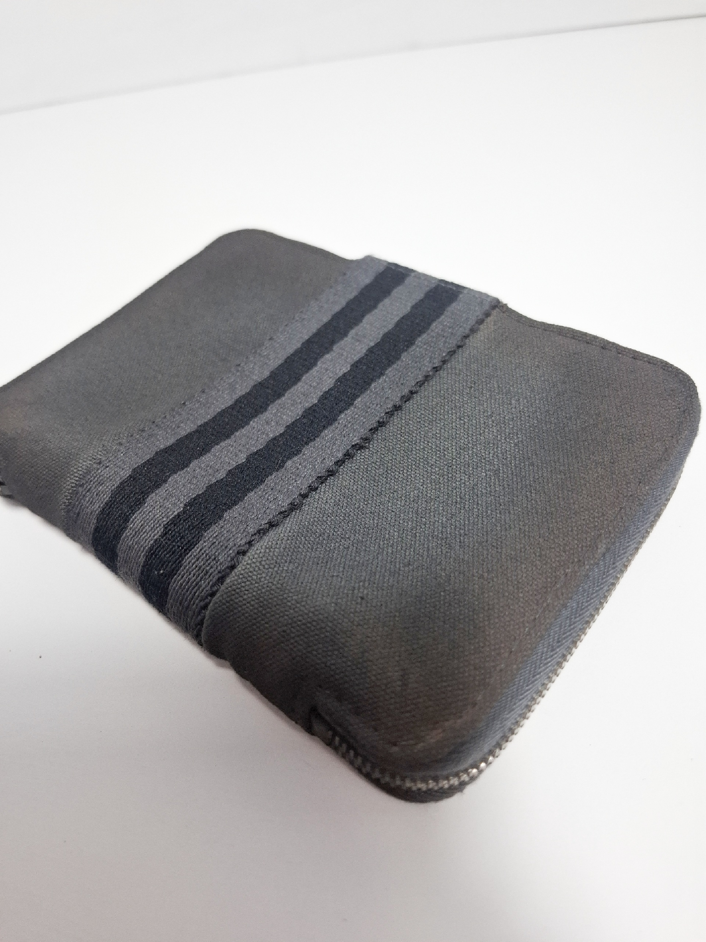 gray canvas wallet — view 3