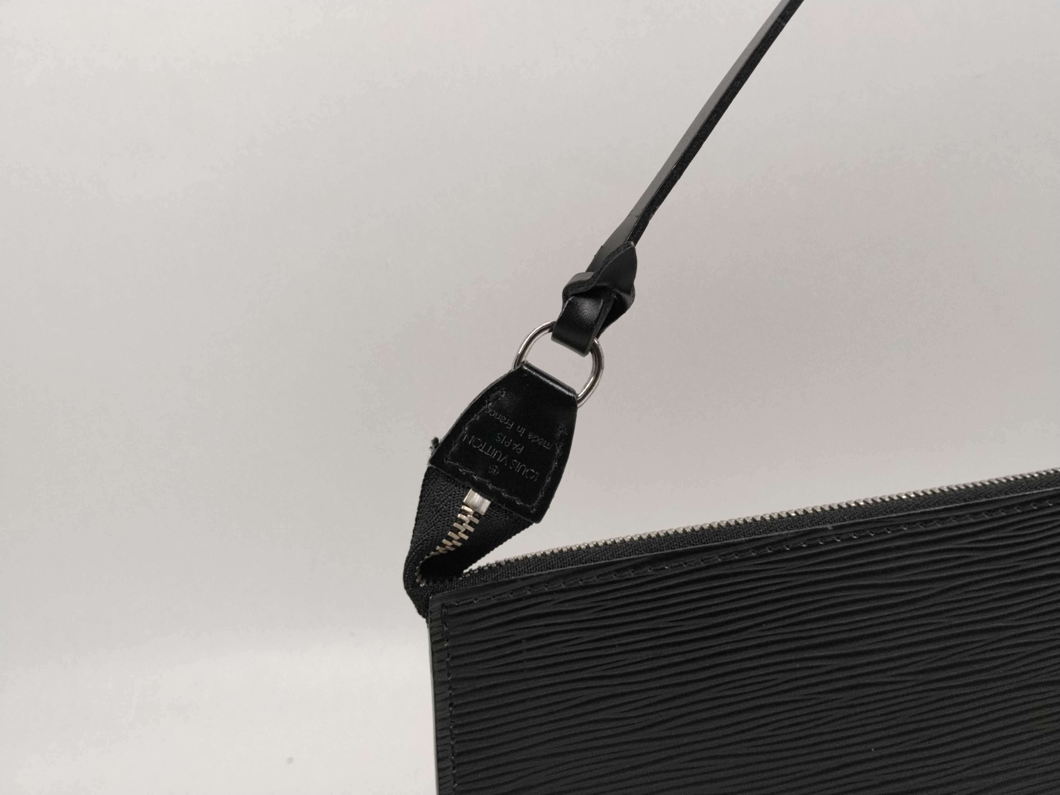 Epi Pochette Accessoires M52942 Silver Hardware Noir Pouch — view 3