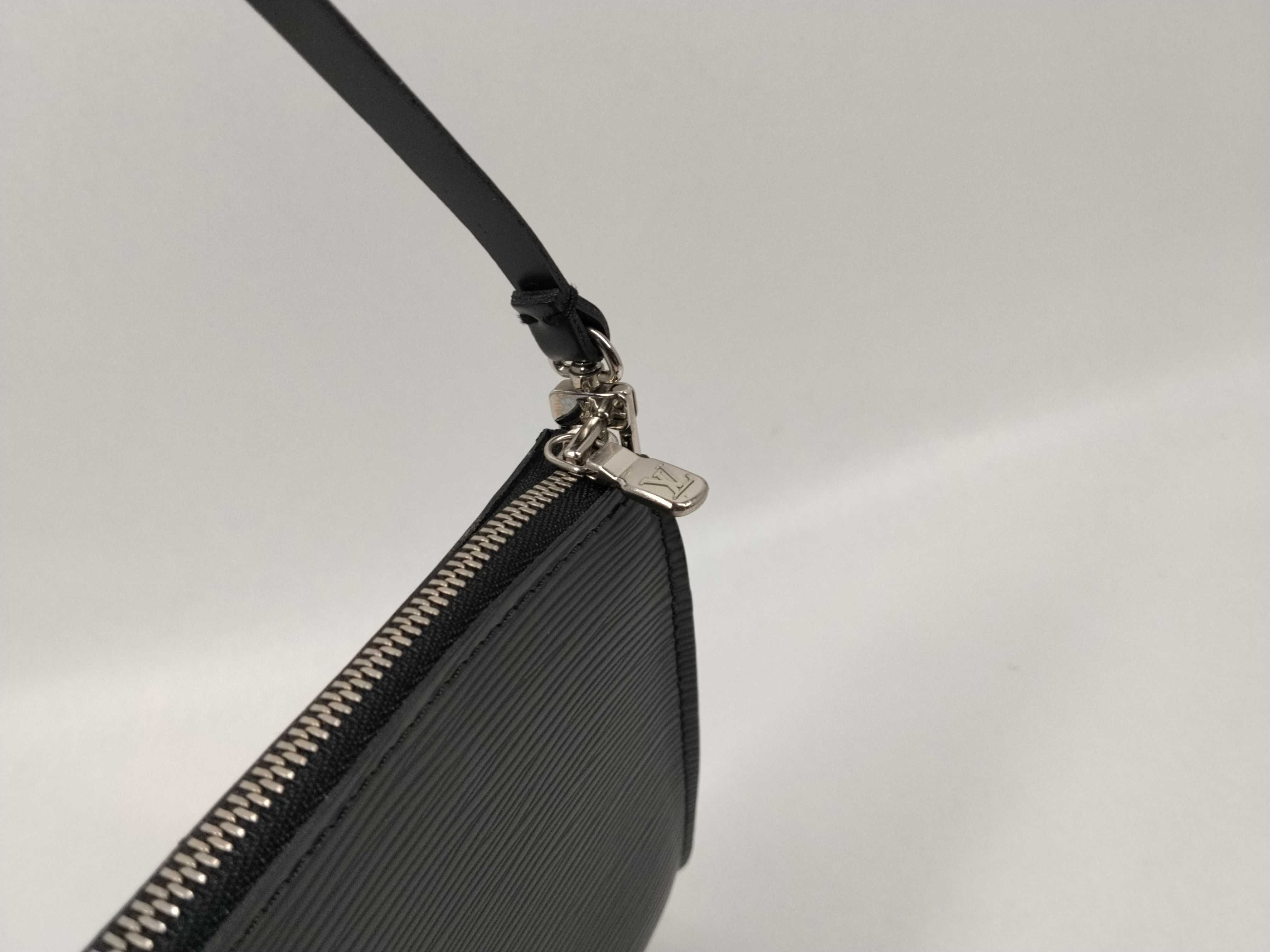 Epi Pochette Accessoires M52942 Silver Hardware Noir Pouch — view 5