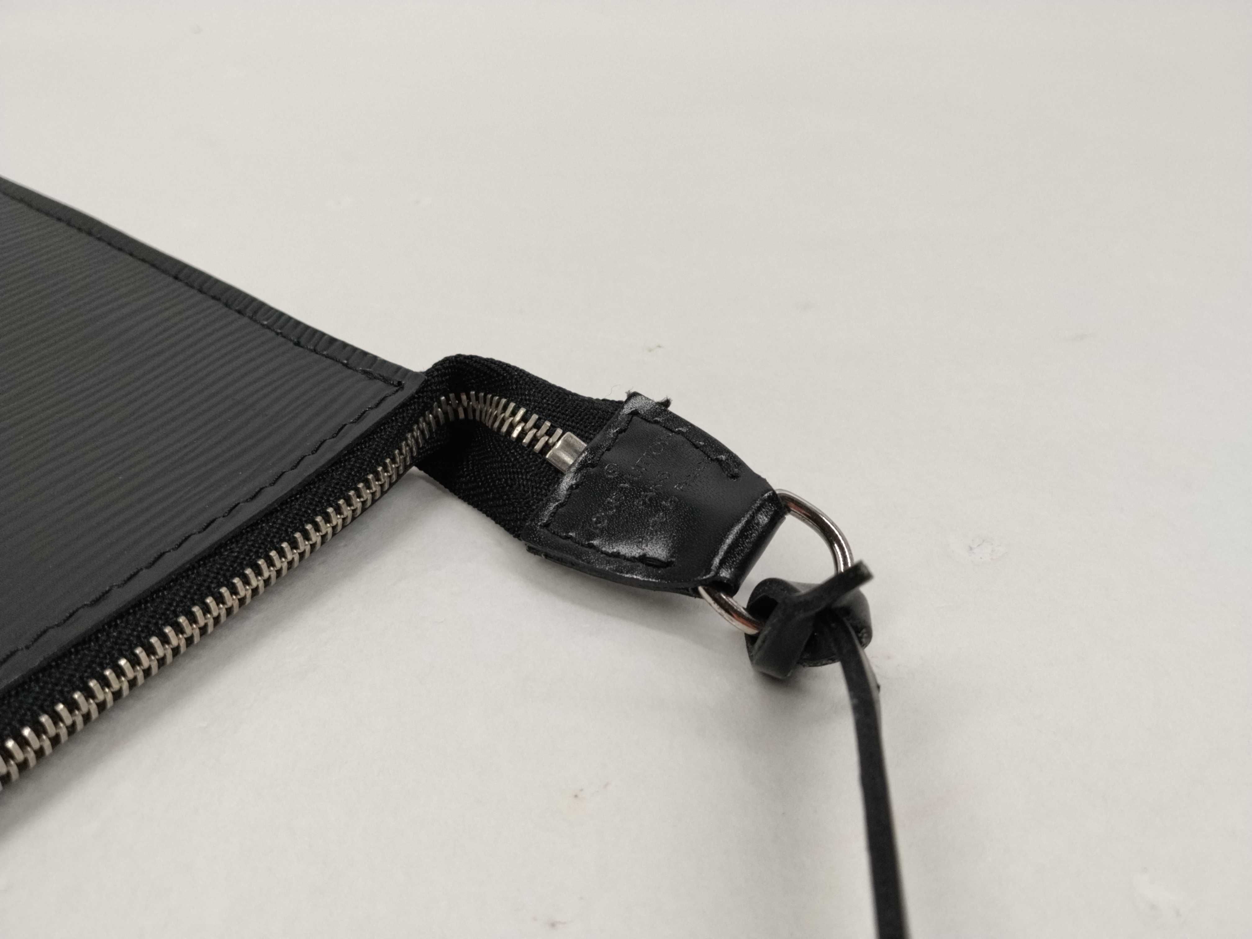 Epi Pochette Accessoires M52942 Silver Hardware Noir Pouch — view 8