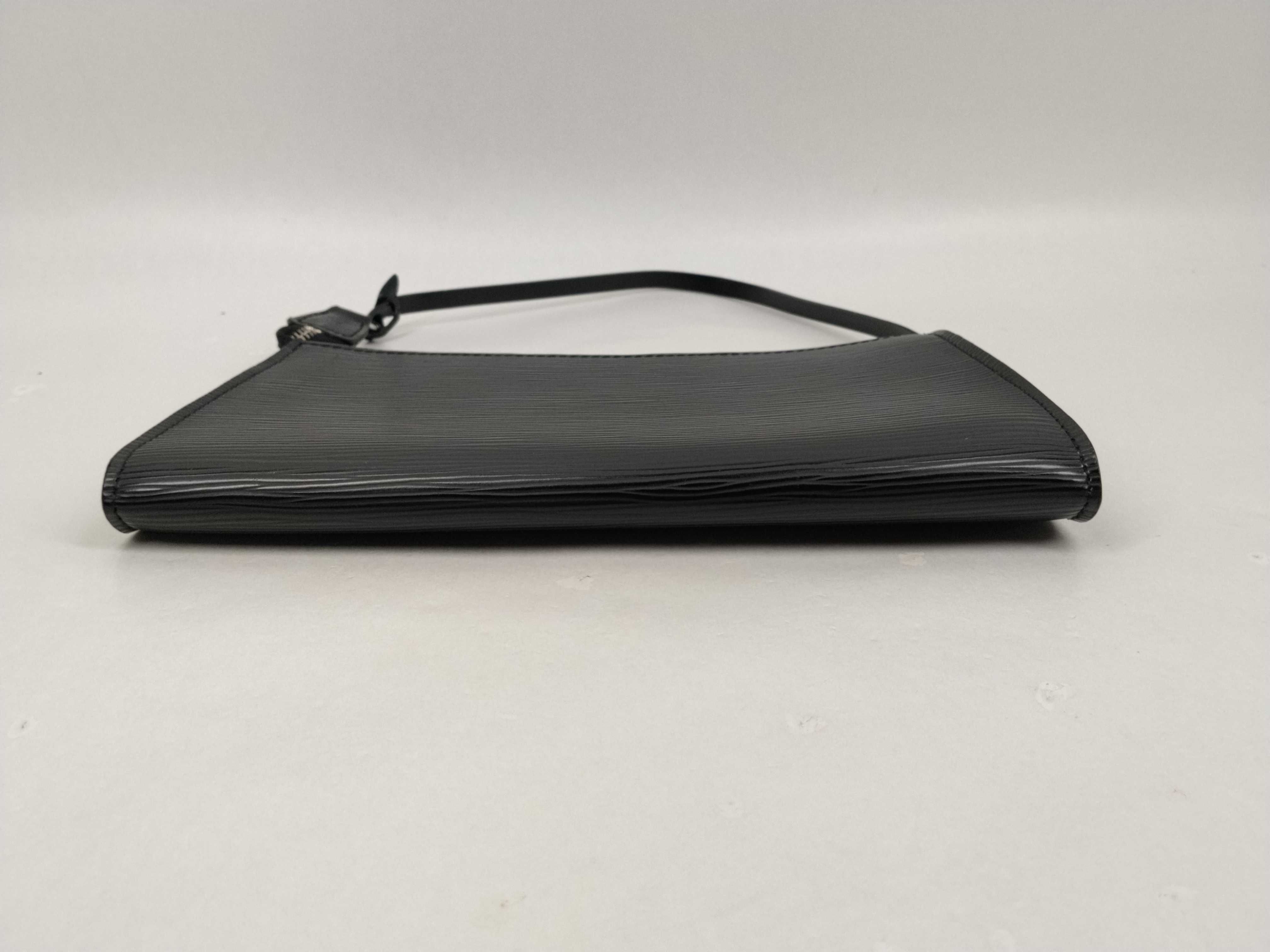 Epi Pochette Accessoires M52942 Silver Hardware Noir Pouch — view 10