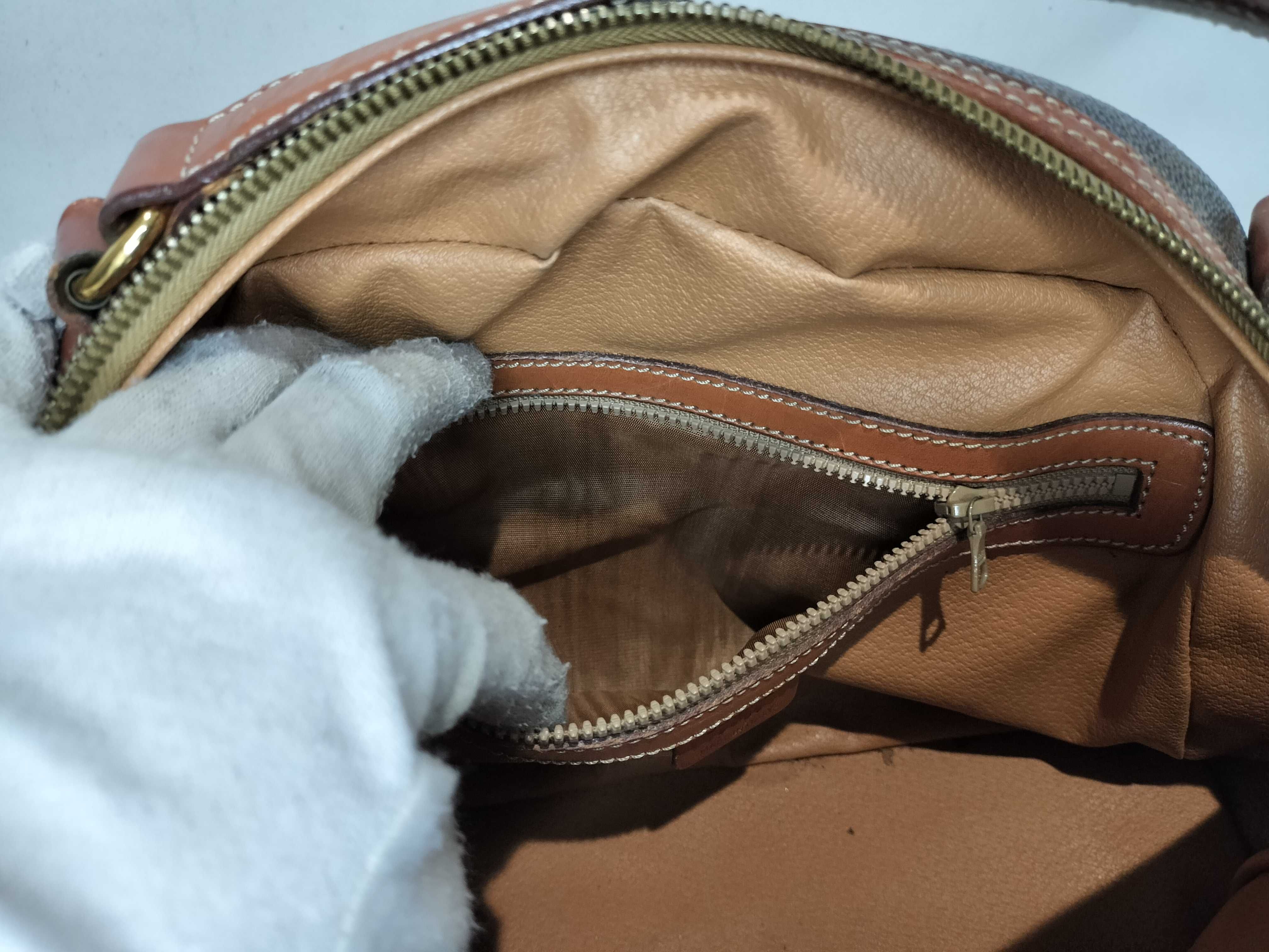 Triomphe Handbag — view 11