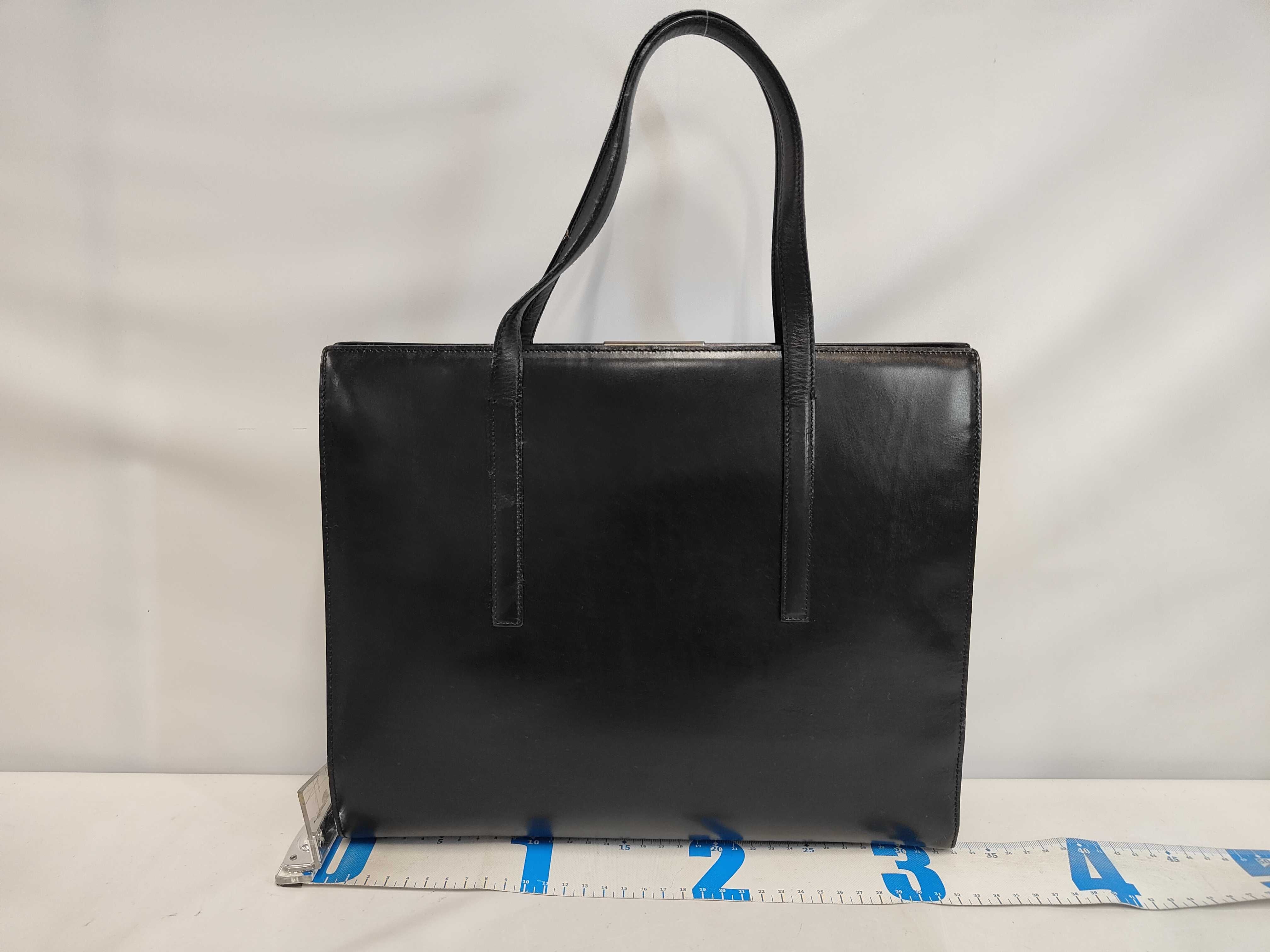 smooth leather NERO (black) office bag/tote bag with shop stamp and guarantee card. — view 2