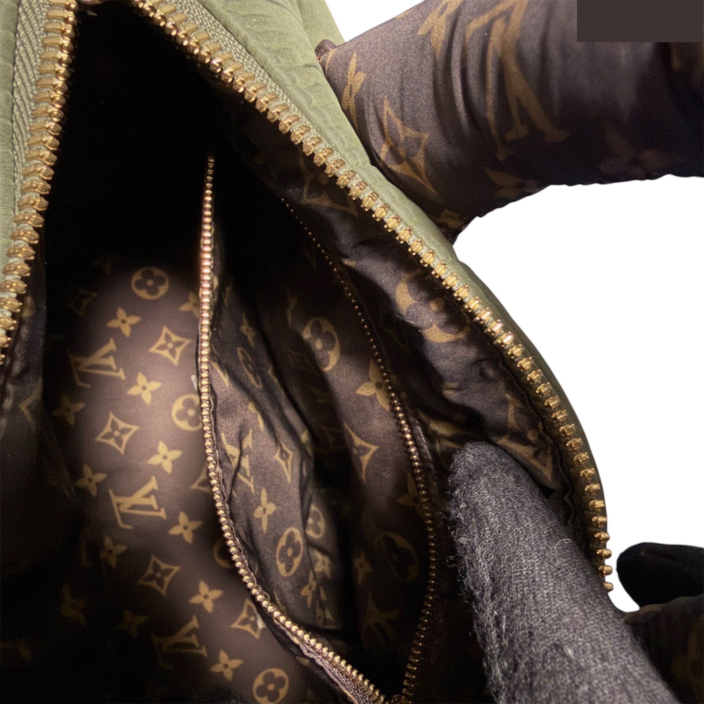 LV Pillow Speedy Bandoulière 25 Khaki 2-Way Handbag — view 9