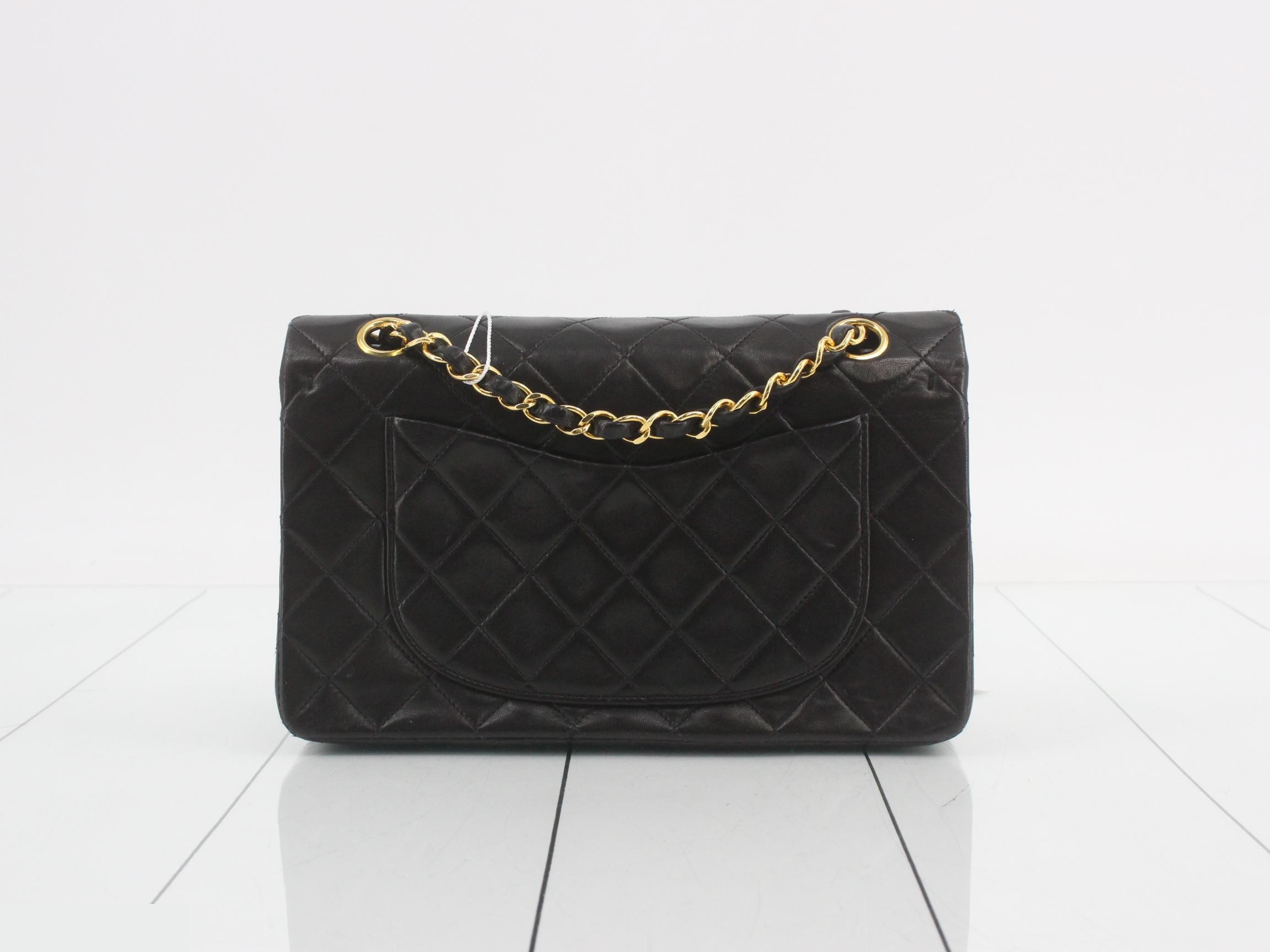 Matelassé (bag) - Chain shoulder bag, lambskin, turn-lock closure — view 2