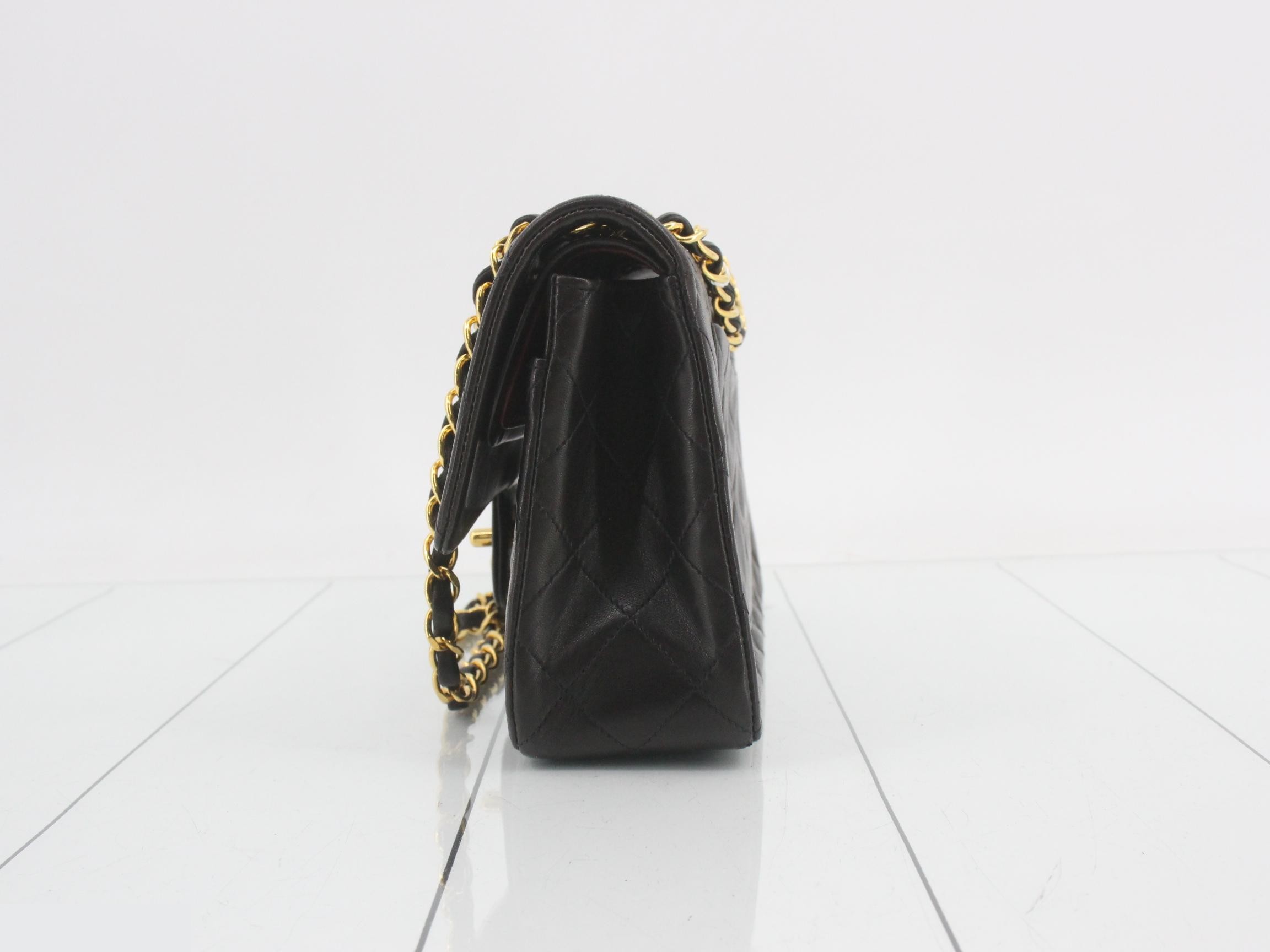 Matelassé (bag) - Chain shoulder bag, lambskin, turn-lock closure — view 3