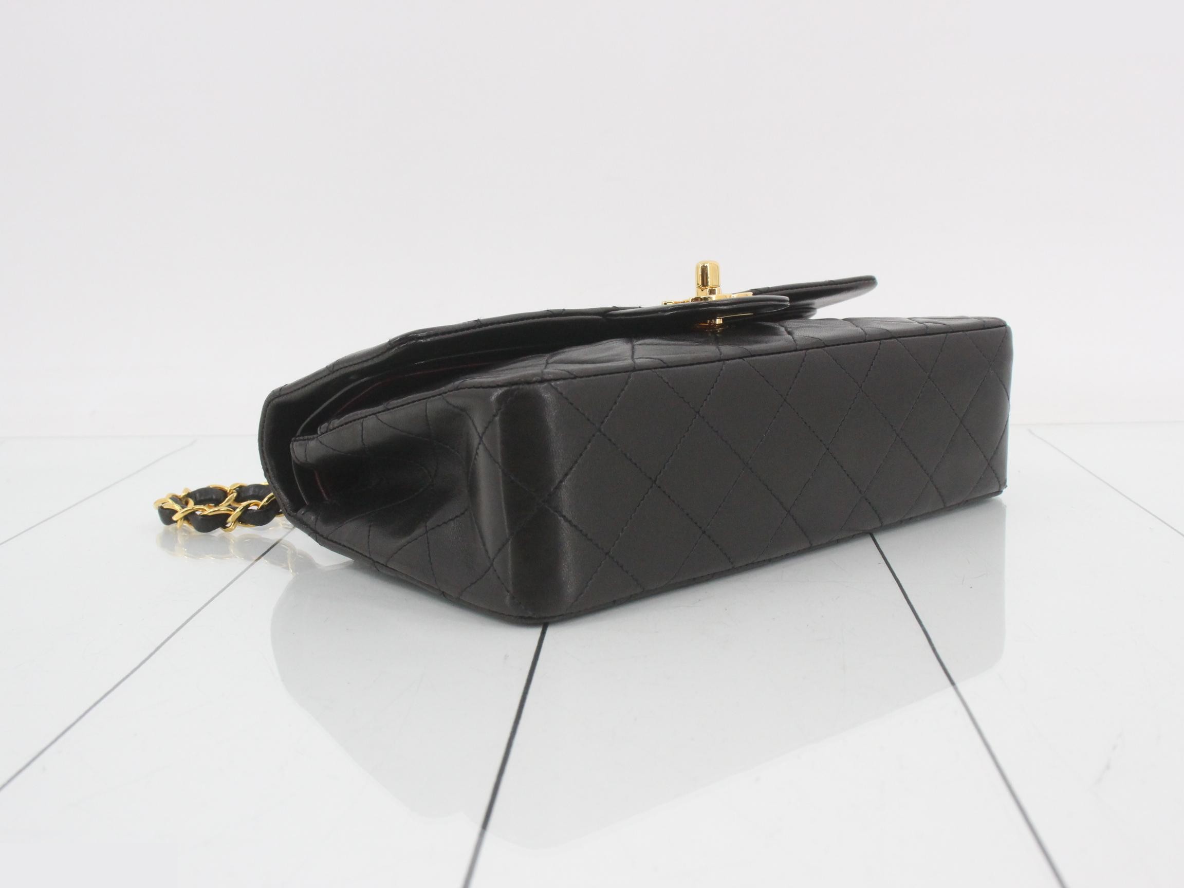 Matelassé (bag) - Chain shoulder bag, lambskin, turn-lock closure — view 5