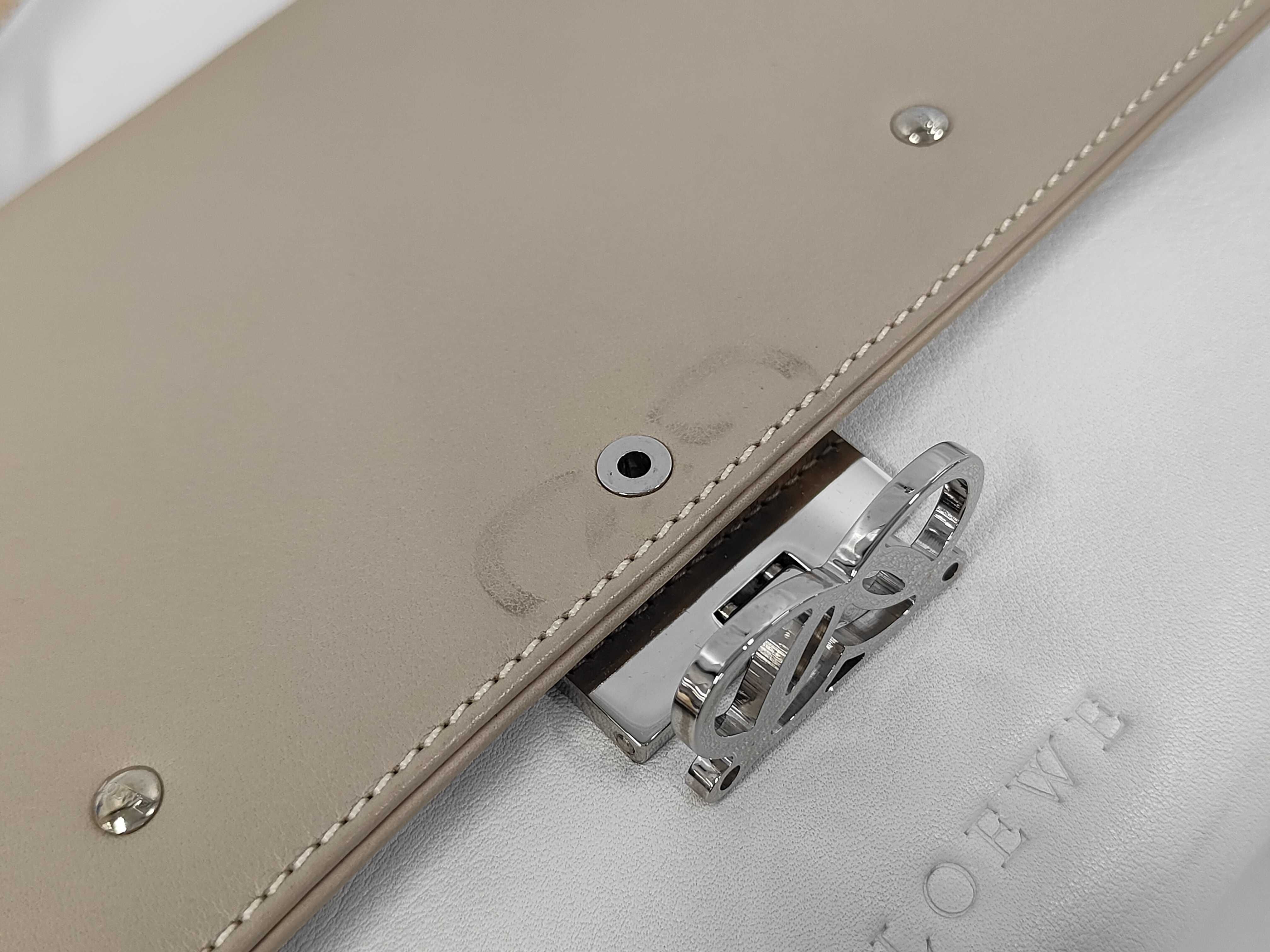 Leather One-Shoulder Bag. Accessories: Dust bag. Handbag. — view 11