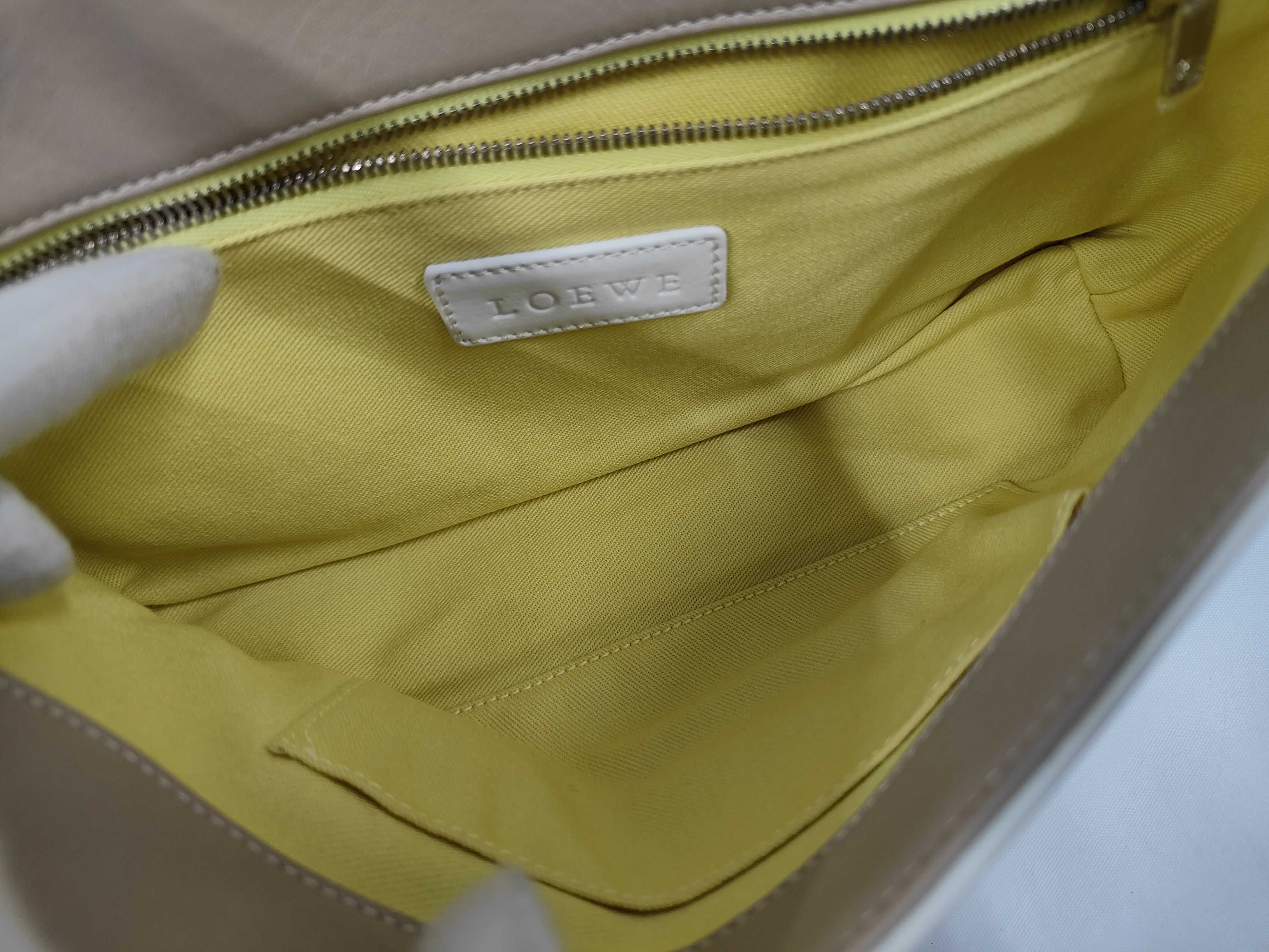 Leather One-Shoulder Bag. Accessories: Dust bag. Handbag. — view 9