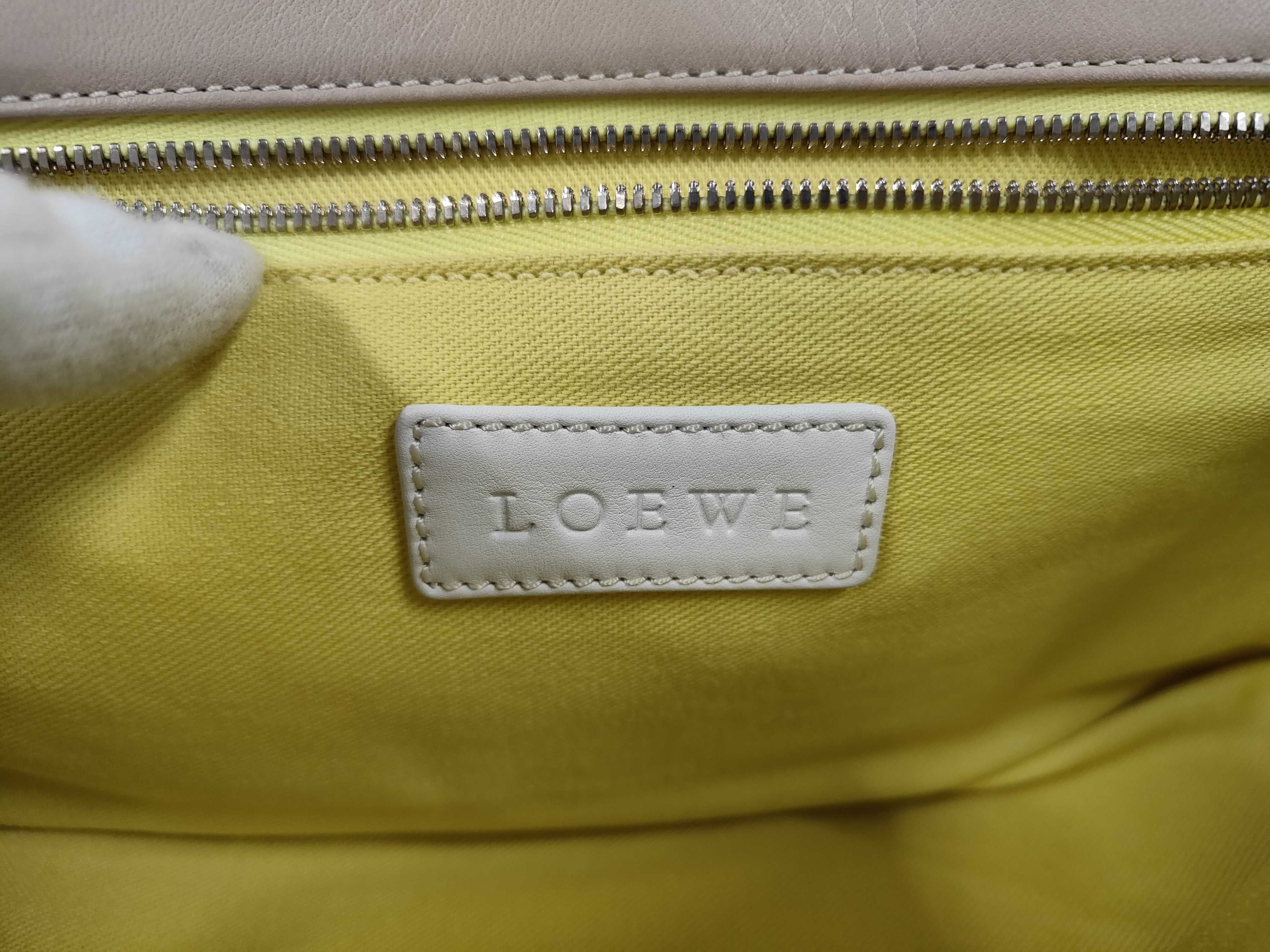 Leather One-Shoulder Bag. Accessories: Dust bag. Handbag. — view 10
