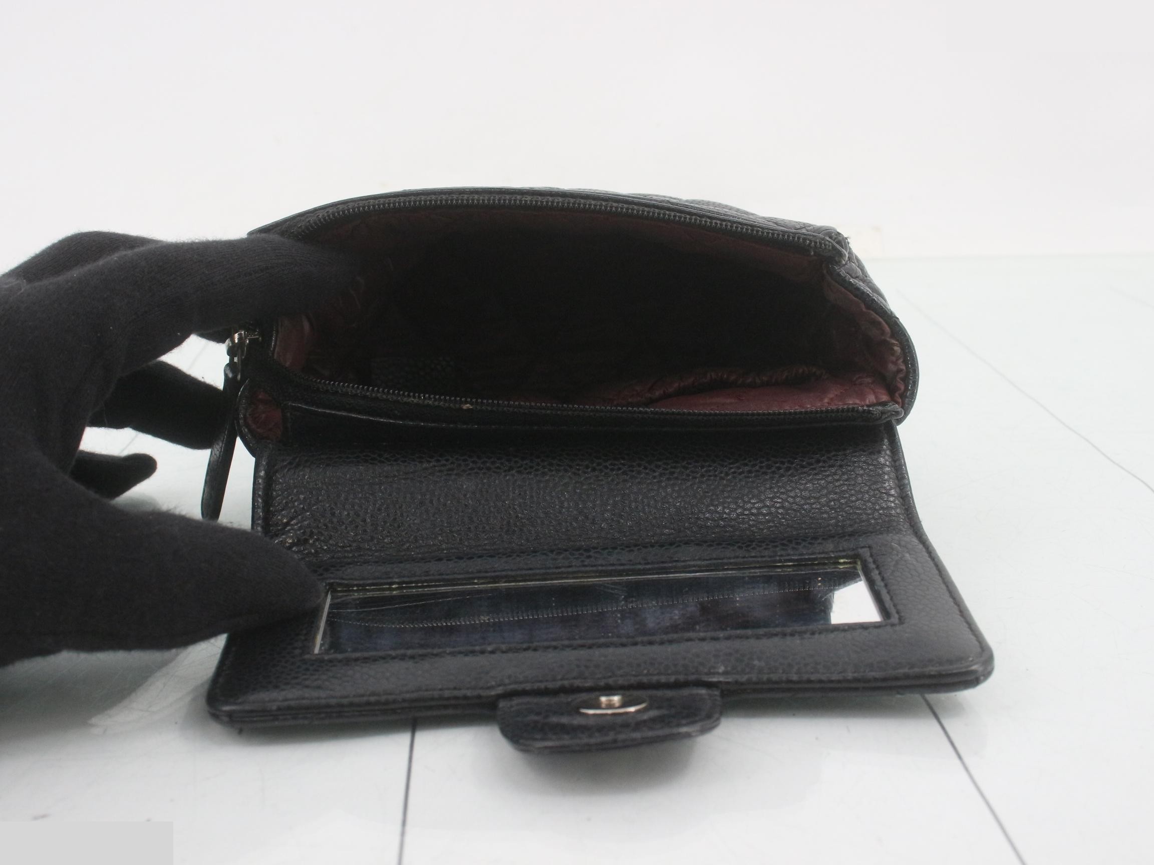 Matelassé caviar leather pouch, with original seal, serial number in the 20s. — view 4