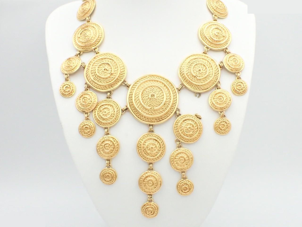 Medallion necklace, gold color, chain approximately 43cm — view 3