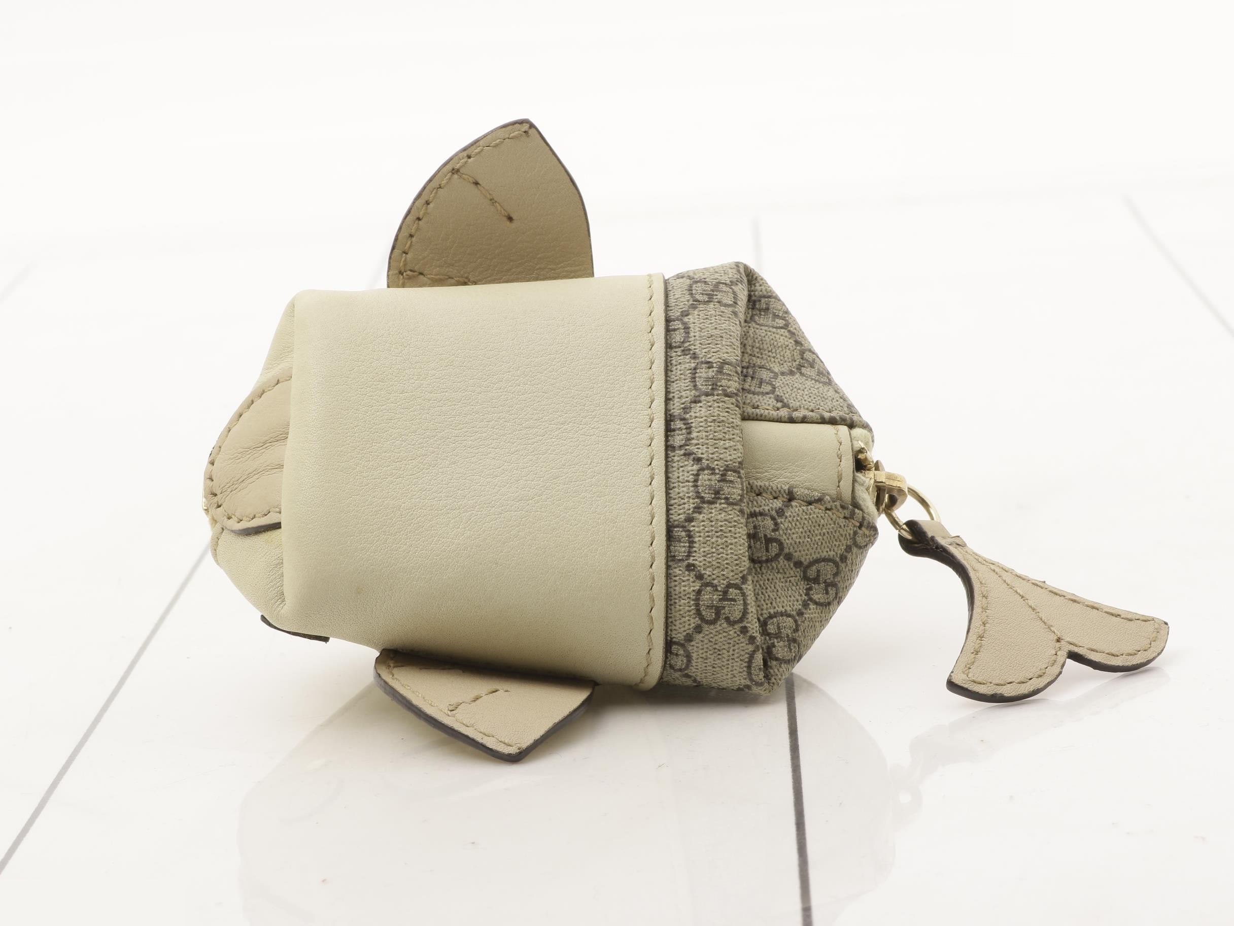 pouch — view 3