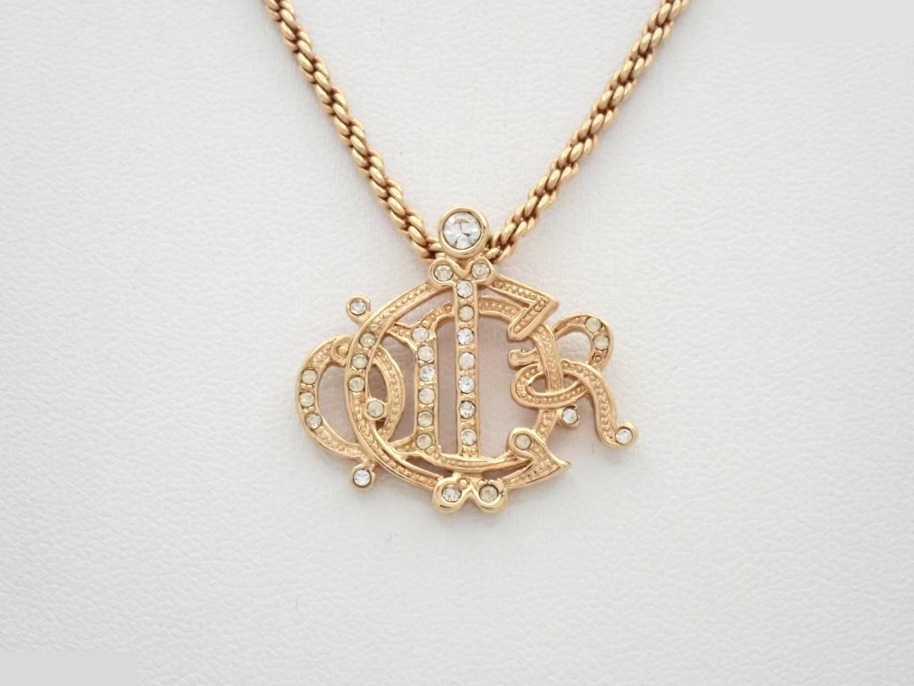 Gold necklace, chain approximately 44cm