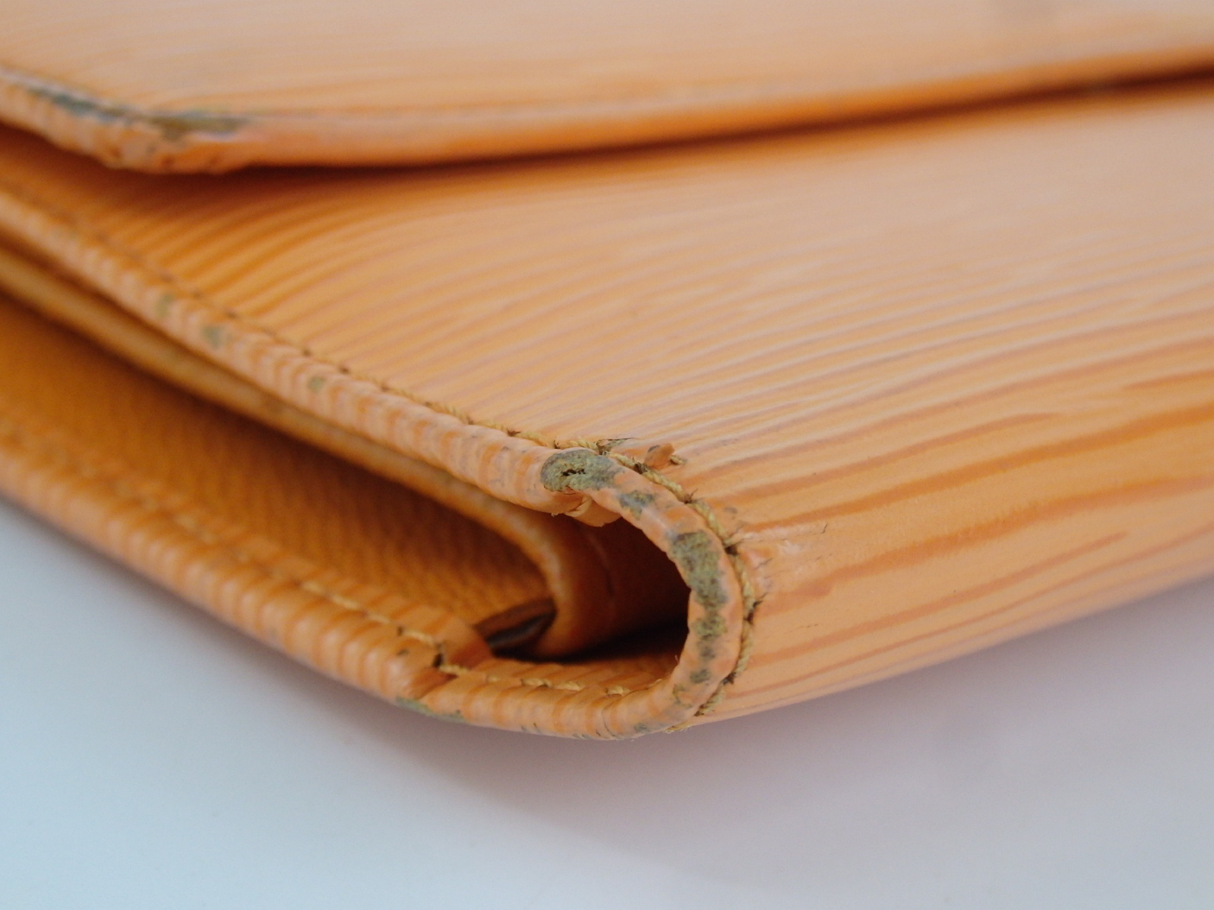 Epi Portefeuille Tresor International Wallet — view 3