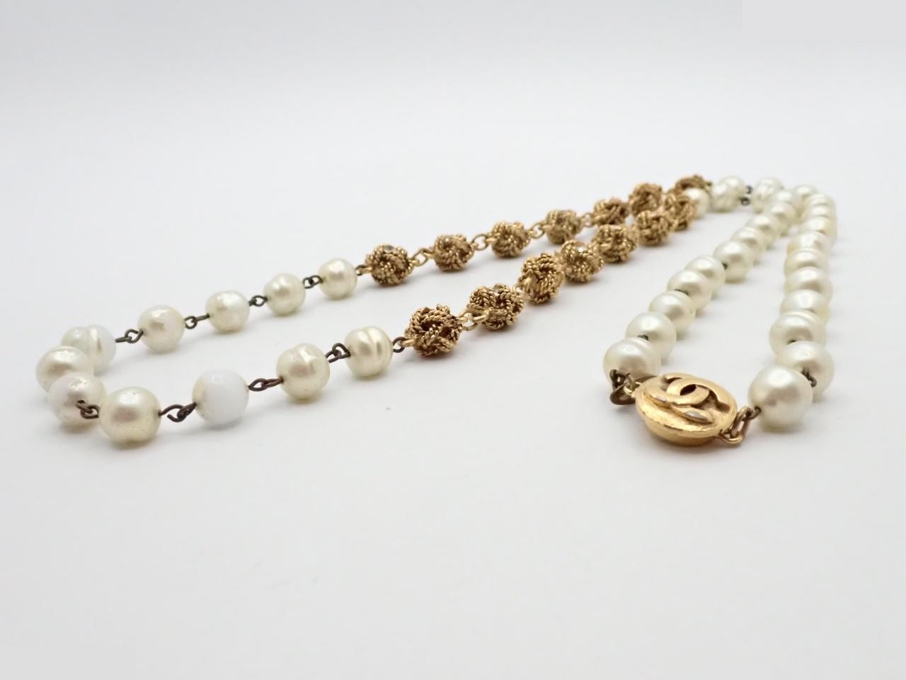 Pearl necklace with Coco Chanel logo, gold finish, approximately 90cm in length. — view 3