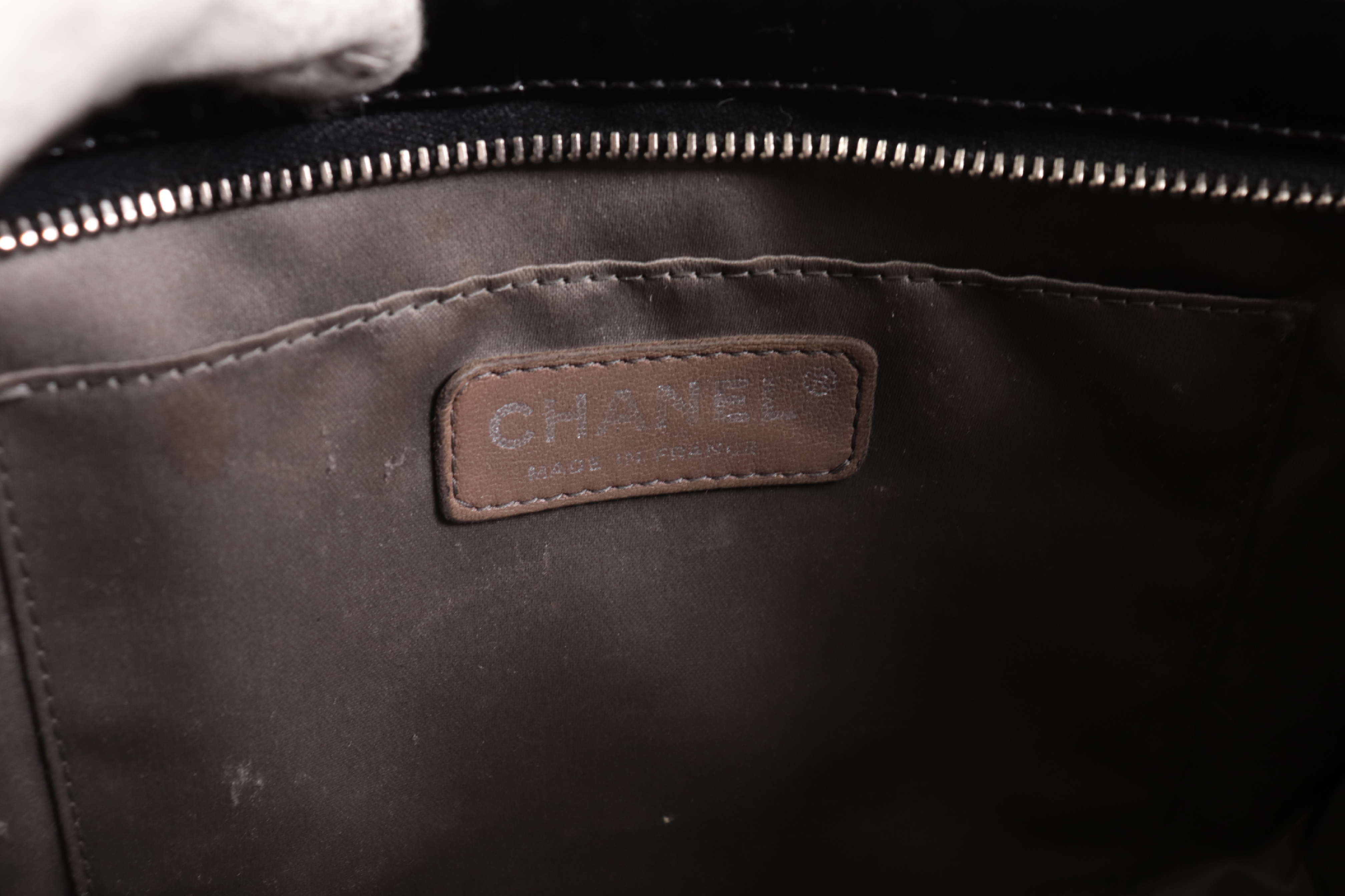 Icon Enamel Chain Shoulder Bag (No. 11) — view 9