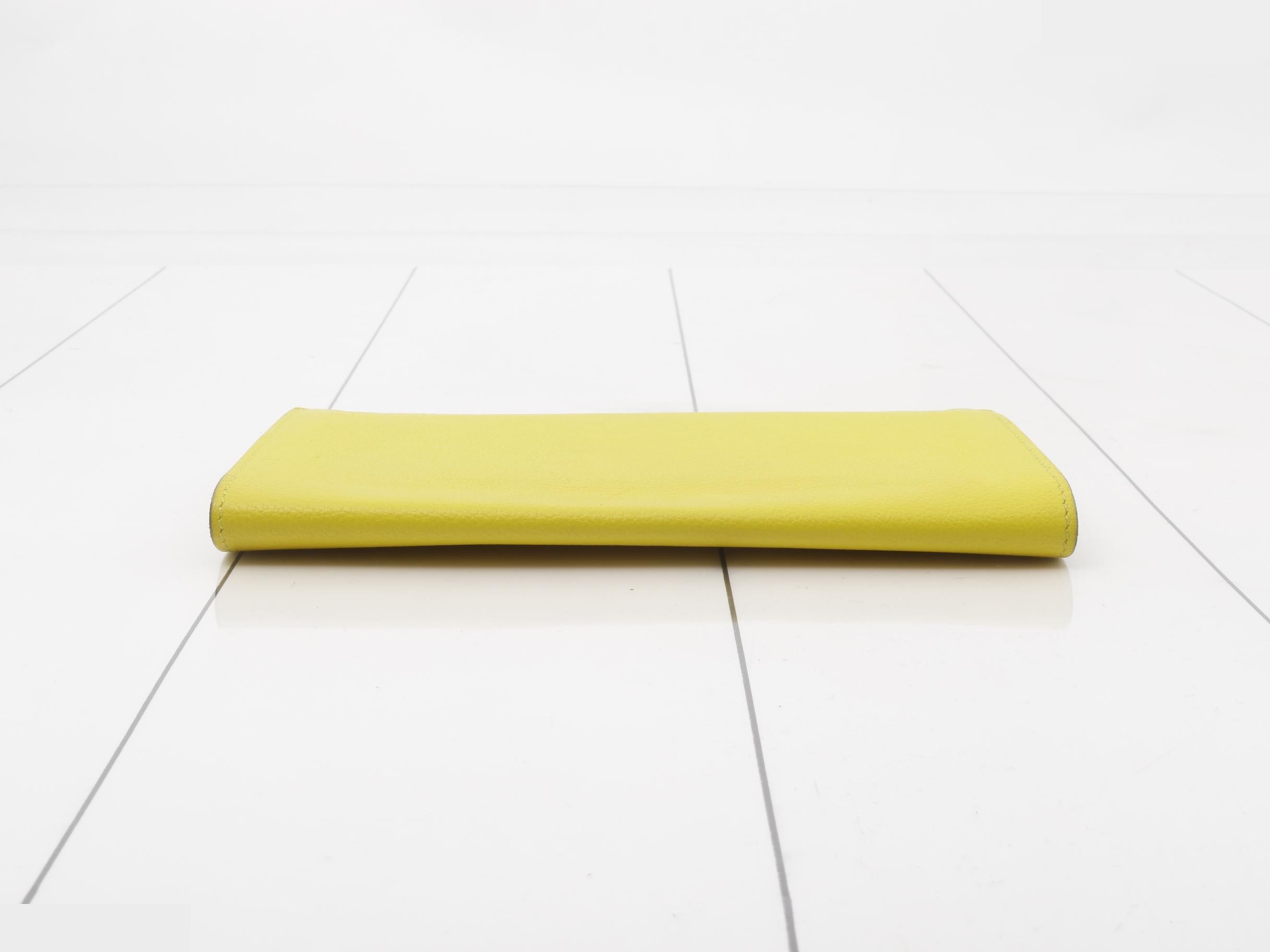 wallet, D stamp — view 3