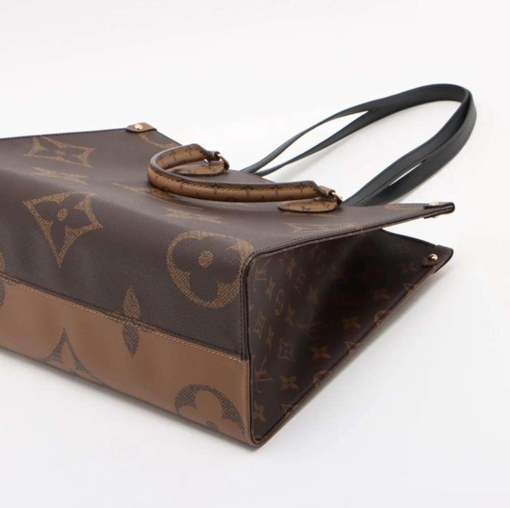 Unused, with box, Giant Monogram Reverse OnTheGo MM — view 3