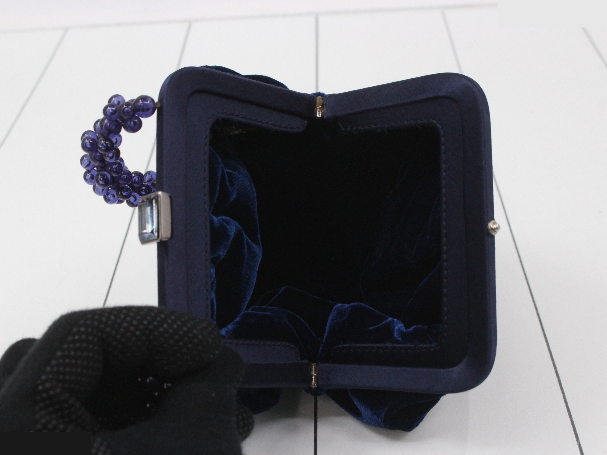 Clasp-closure handbag — view 4