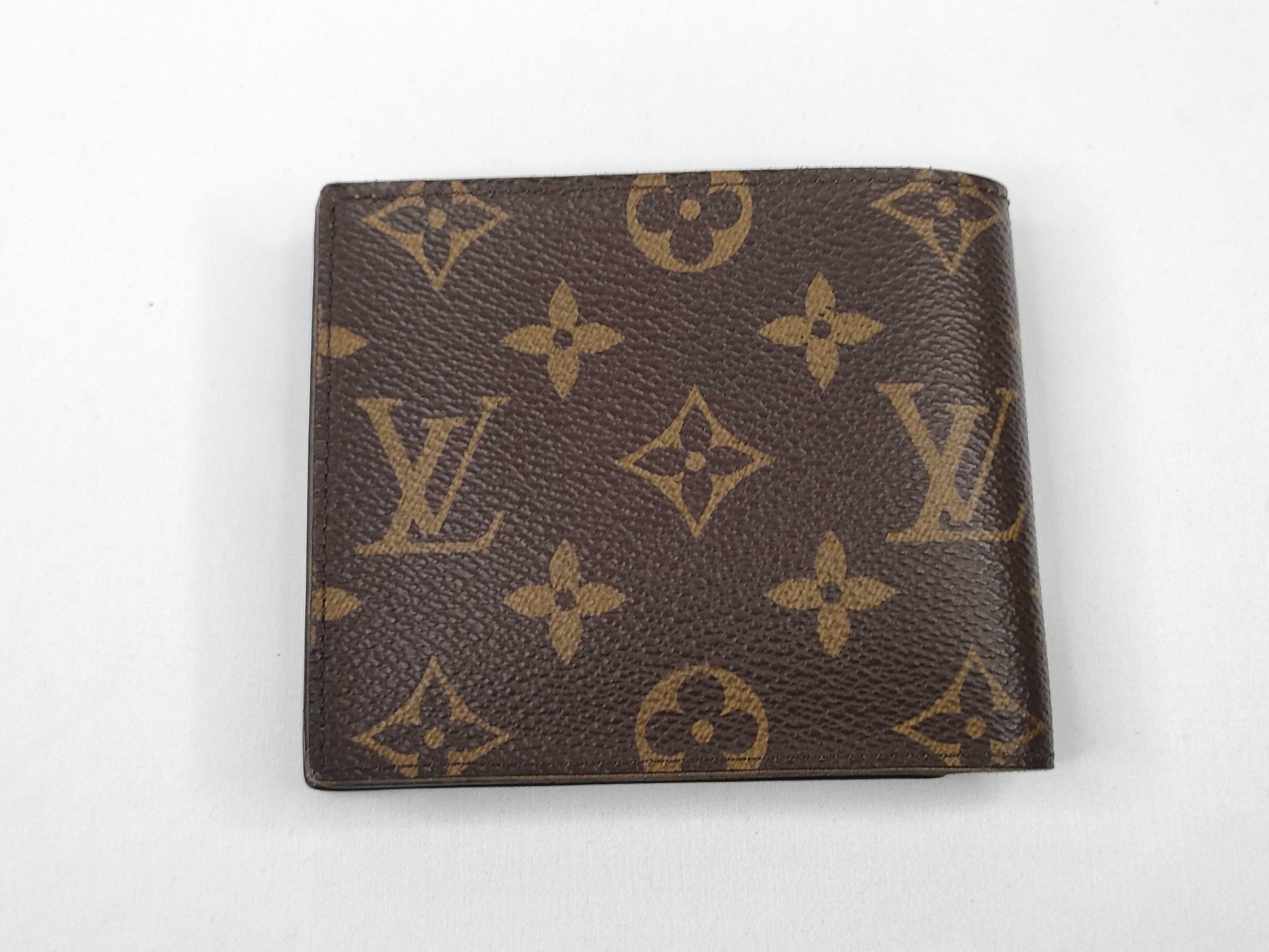 Monogram LV Portefeuille Marco M62288 RFID Wallet