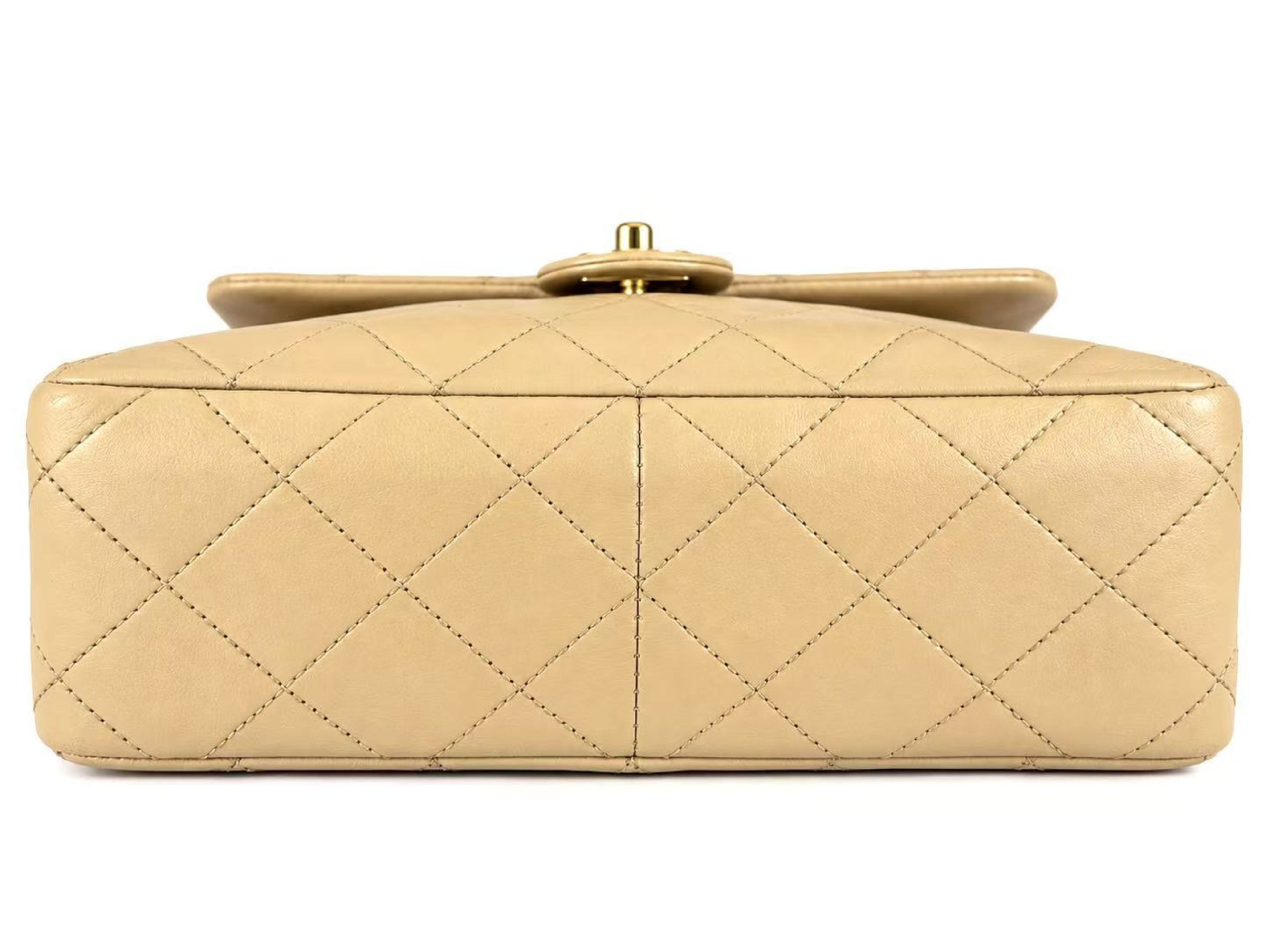 Lambskin Matelassé 20 S Flap S Chain Turnlock GD Hardware Beige Seal Shoulder Bag — view 3