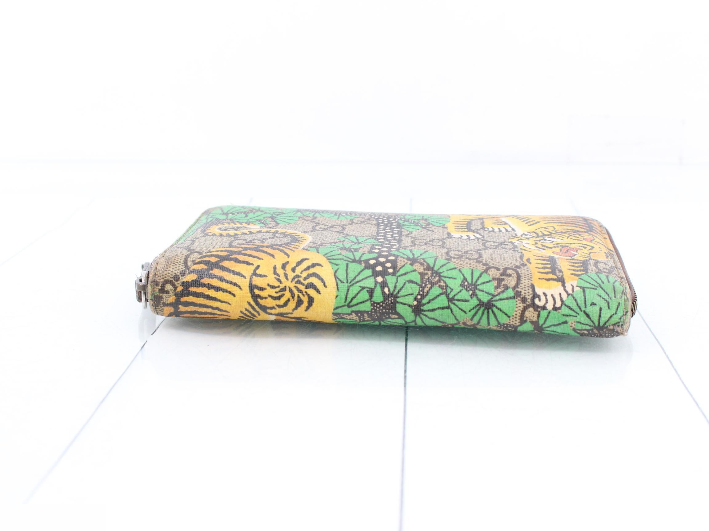 long wallet, tiger design. — view 3
