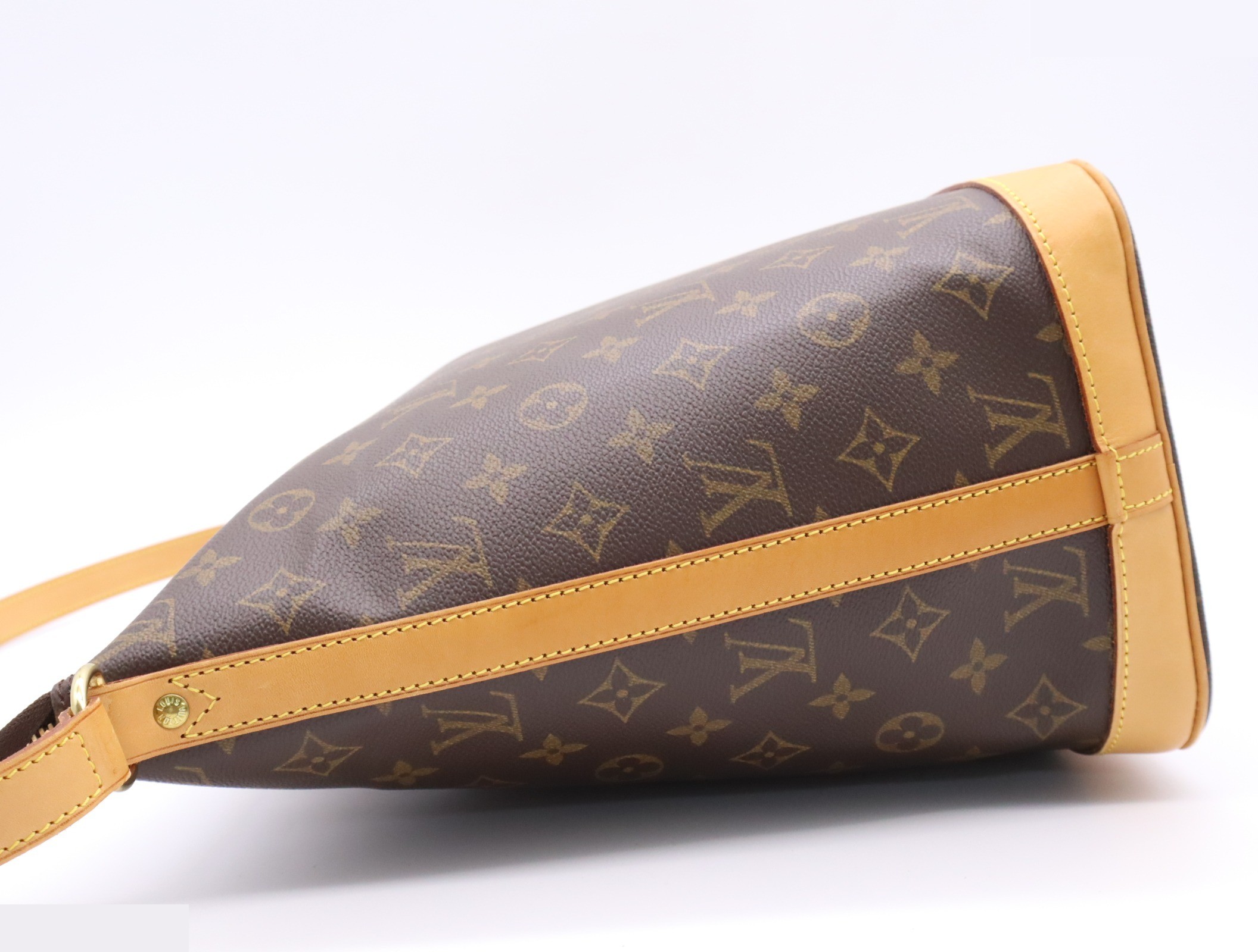 Amfar Three with pouch — view 3