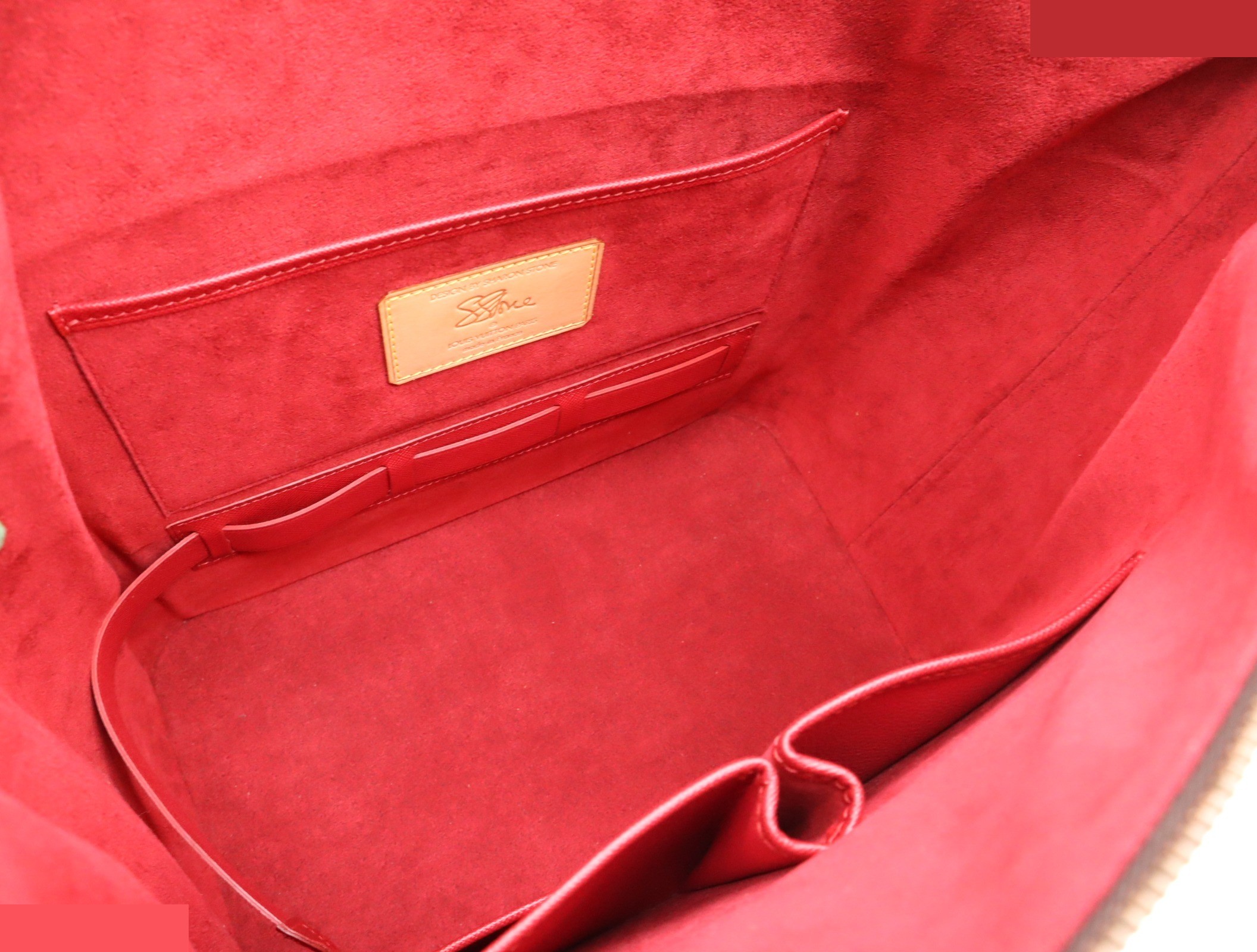 Amfar Three with pouch — view 7