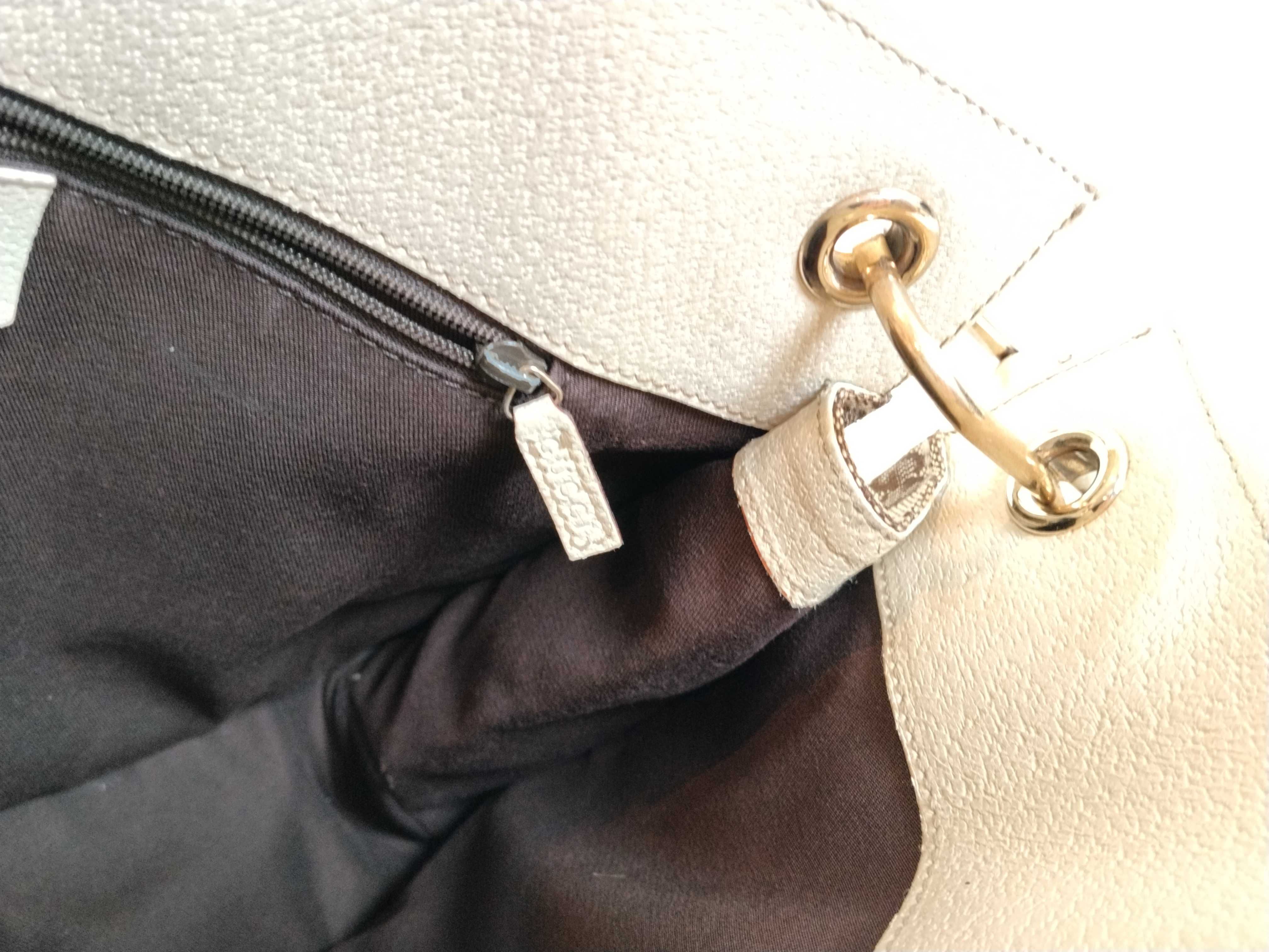 GG Canvas Shoulder Bag 120841 — view 10