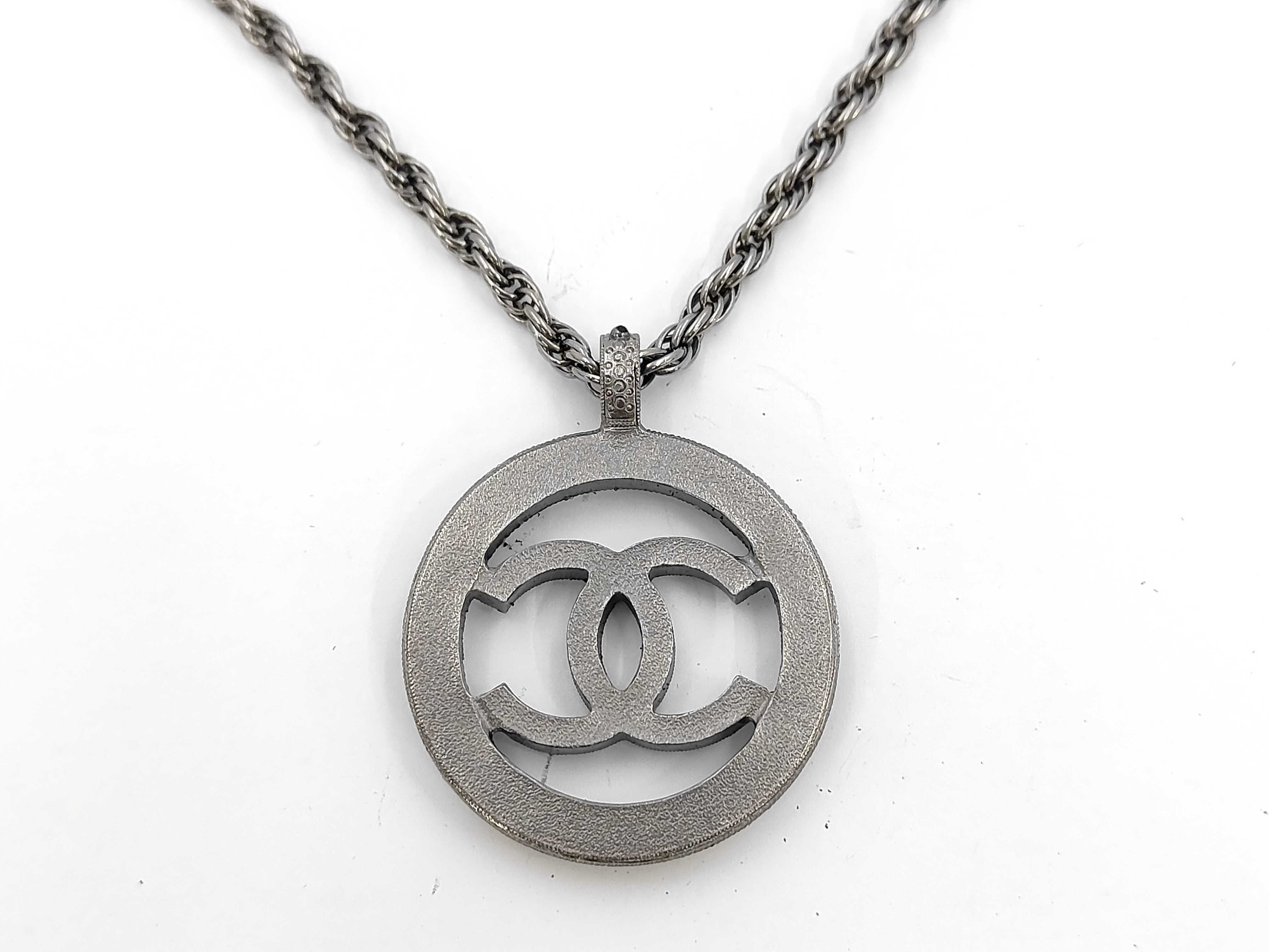 necklace — view 2