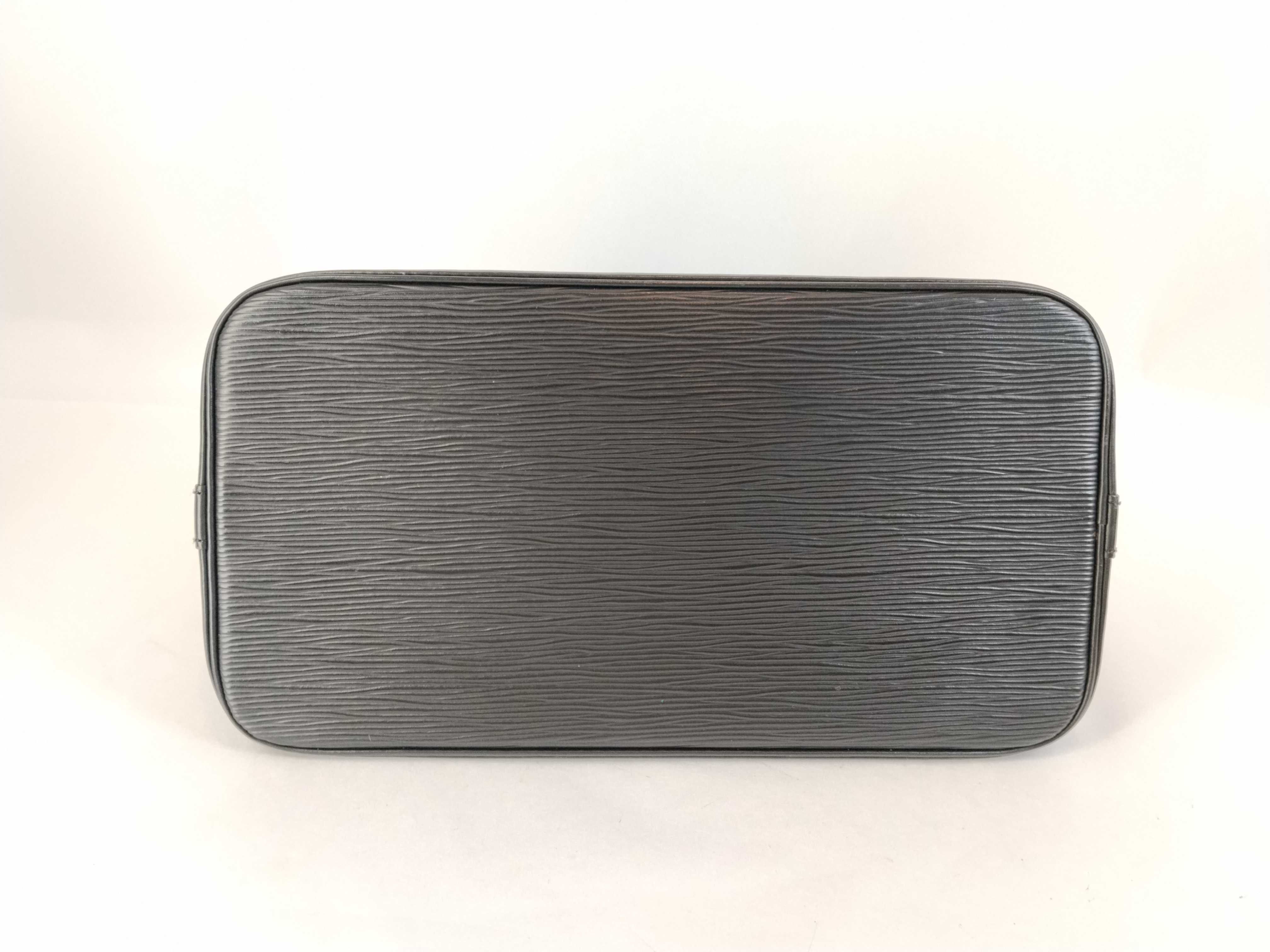 Epi Alma PM Black M52142 Handbag — view 8