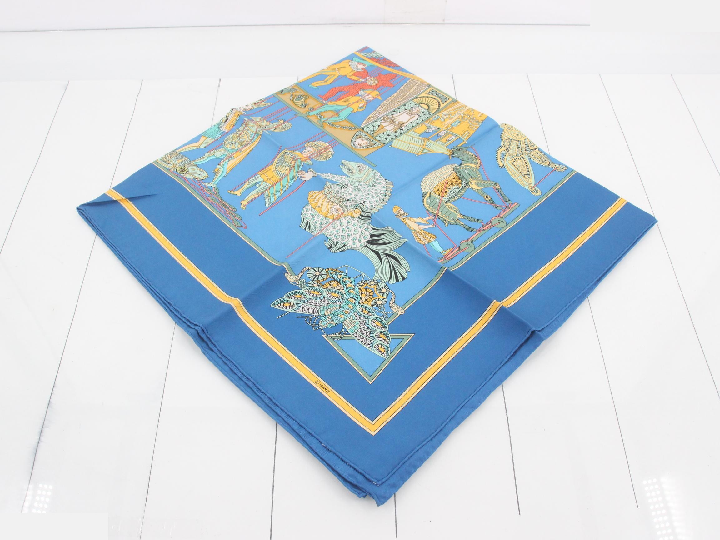 Large size carré, blue — view 2