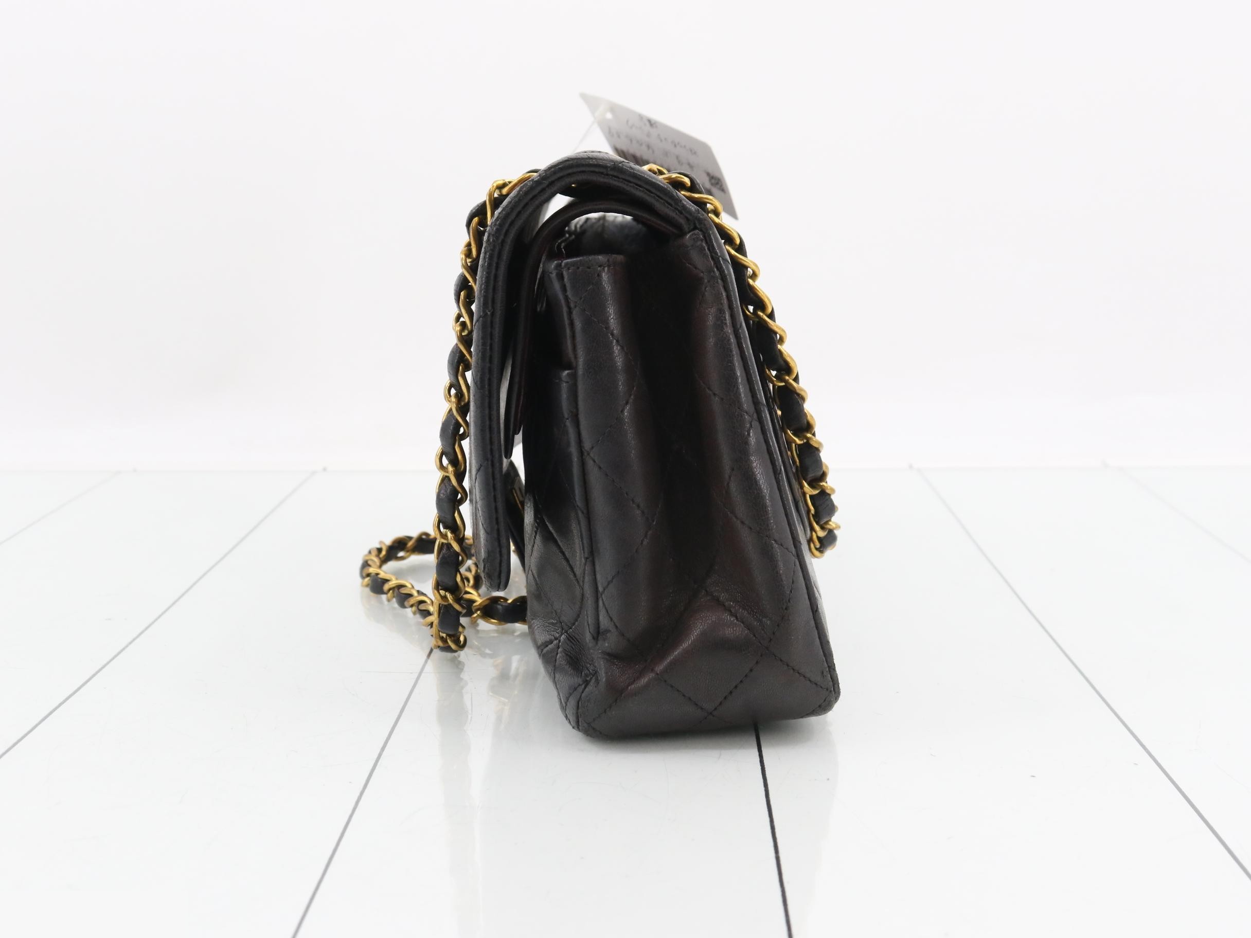 Matelassé 25 Lambskin Double Flap Double Chain Black Gold Hardware — view 3