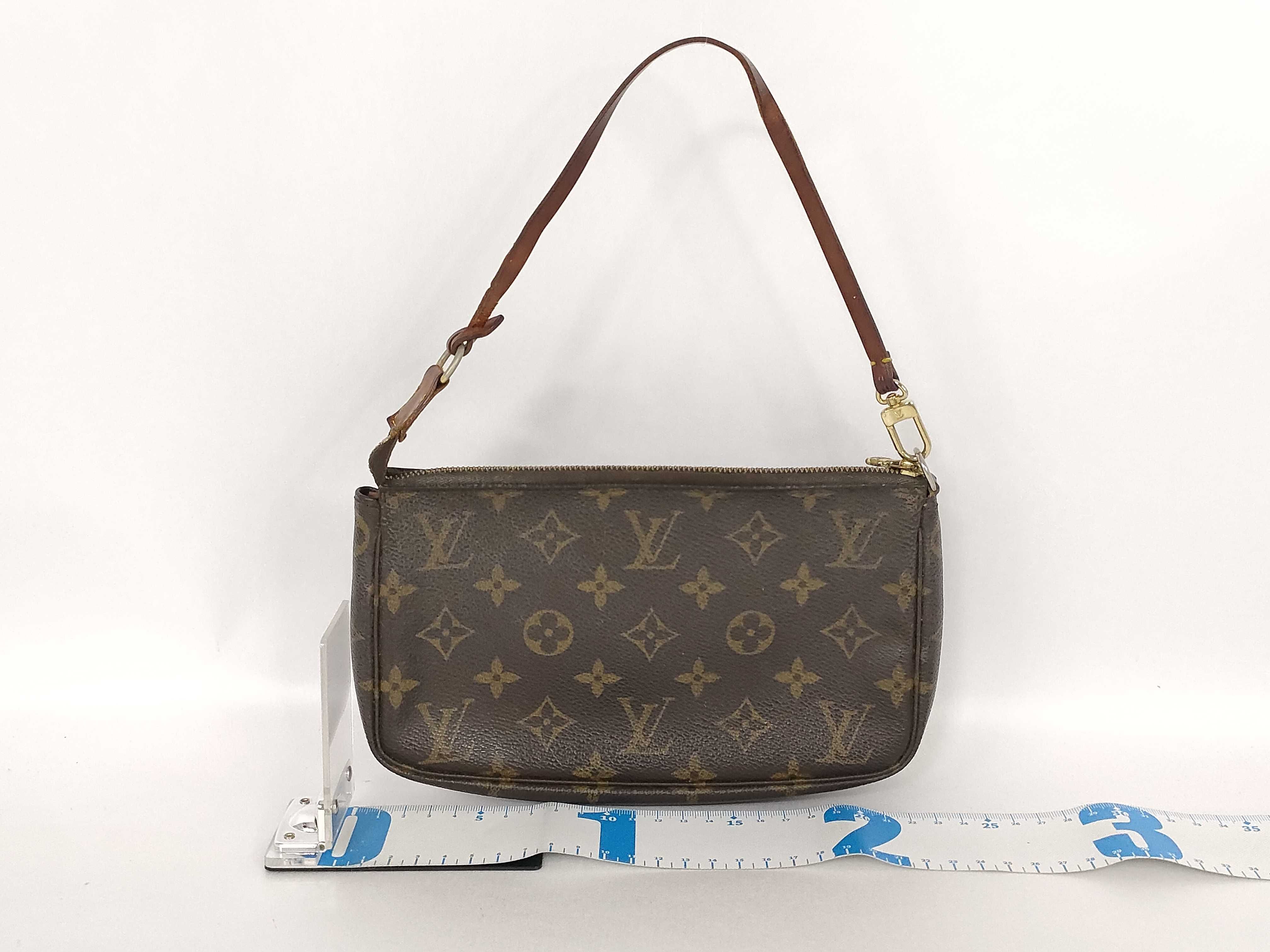 Monogram Louis Vuitton Accessoires Pouch — view 2