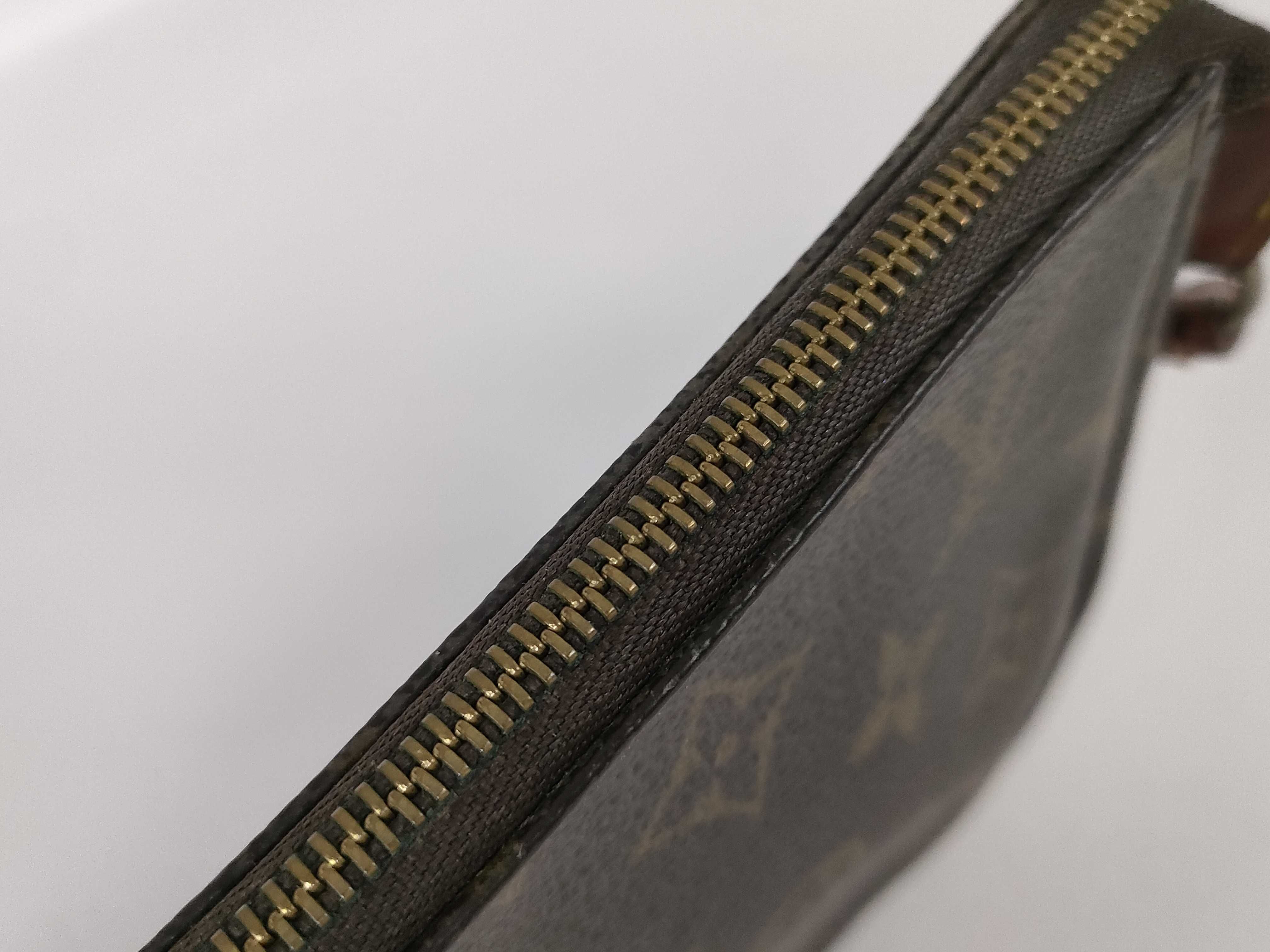 Monogram Louis Vuitton Accessoires Pouch — view 8
