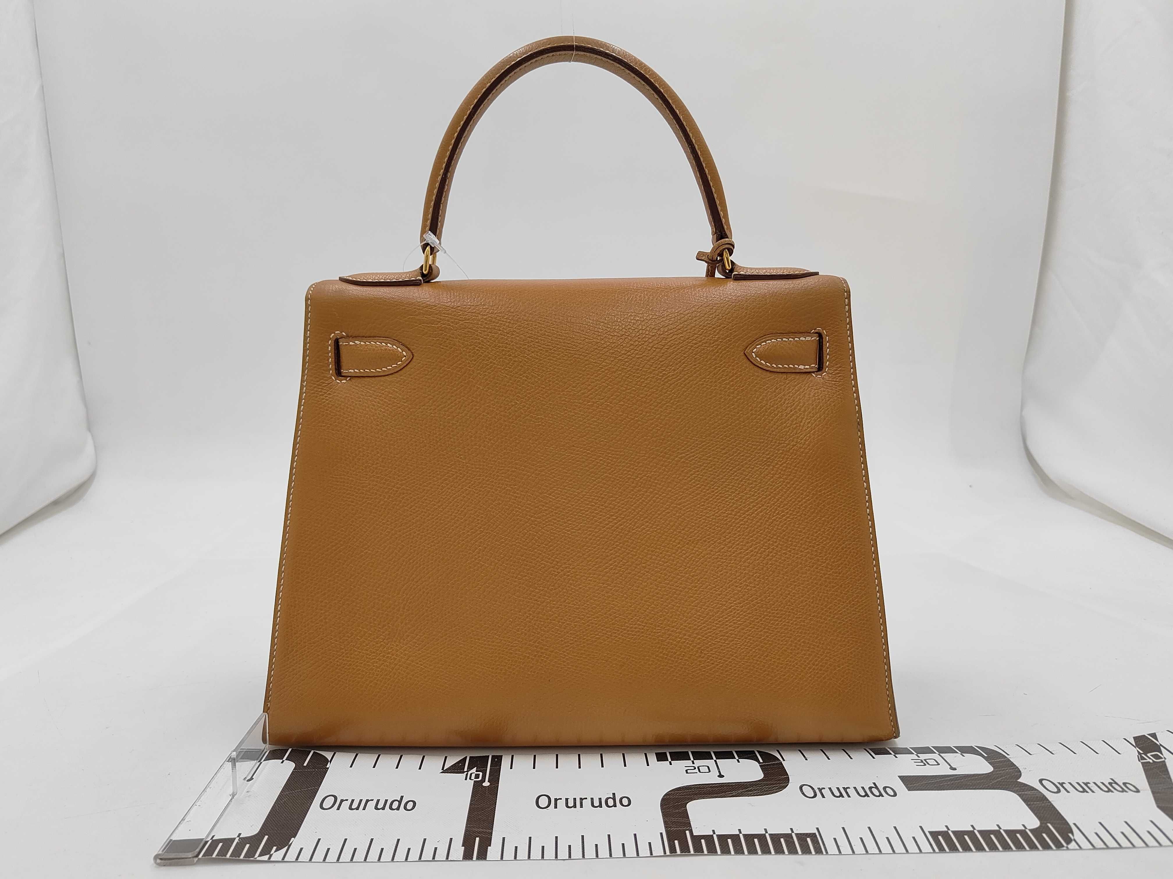 Kelly 28 Courchevel Leather, Brown with Gold Hardware, Stamp: L, Strap not included, Handbag — view 2