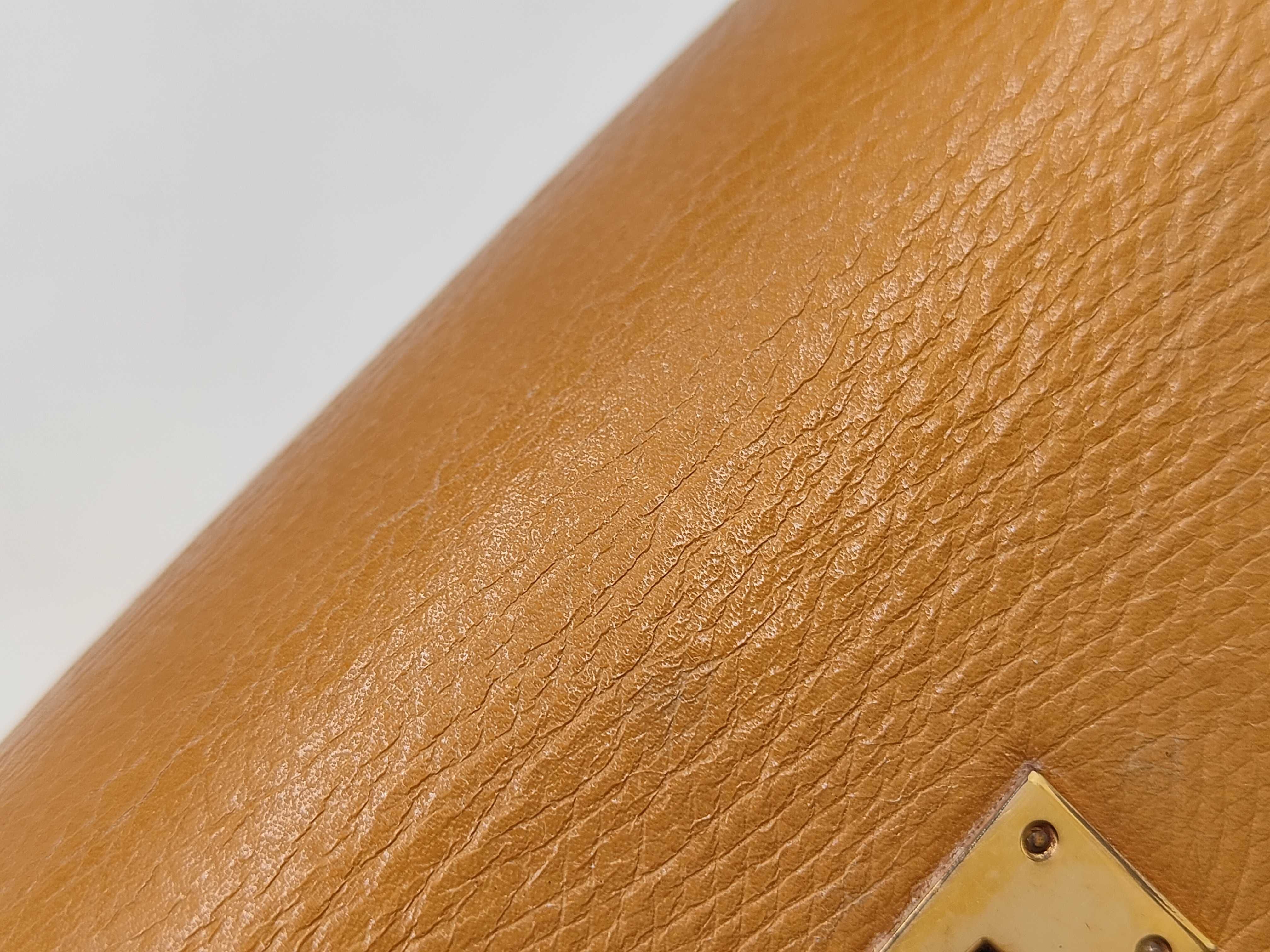 Kelly 28 Courchevel Leather, Brown with Gold Hardware, Stamp: L, Strap not included, Handbag — view 11