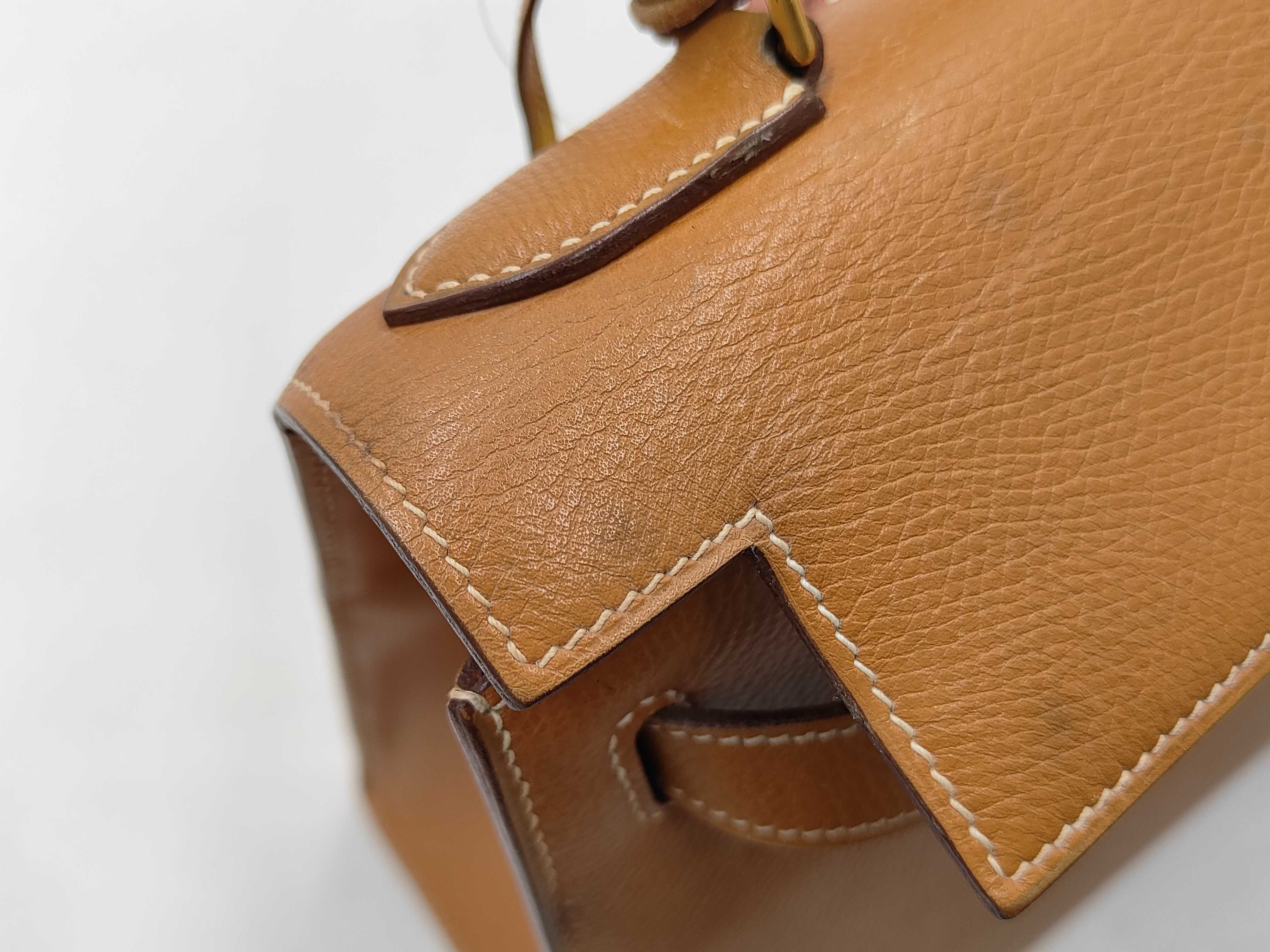 Kelly 28 Courchevel Leather, Brown with Gold Hardware, Stamp: L, Strap not included, Handbag — view 12