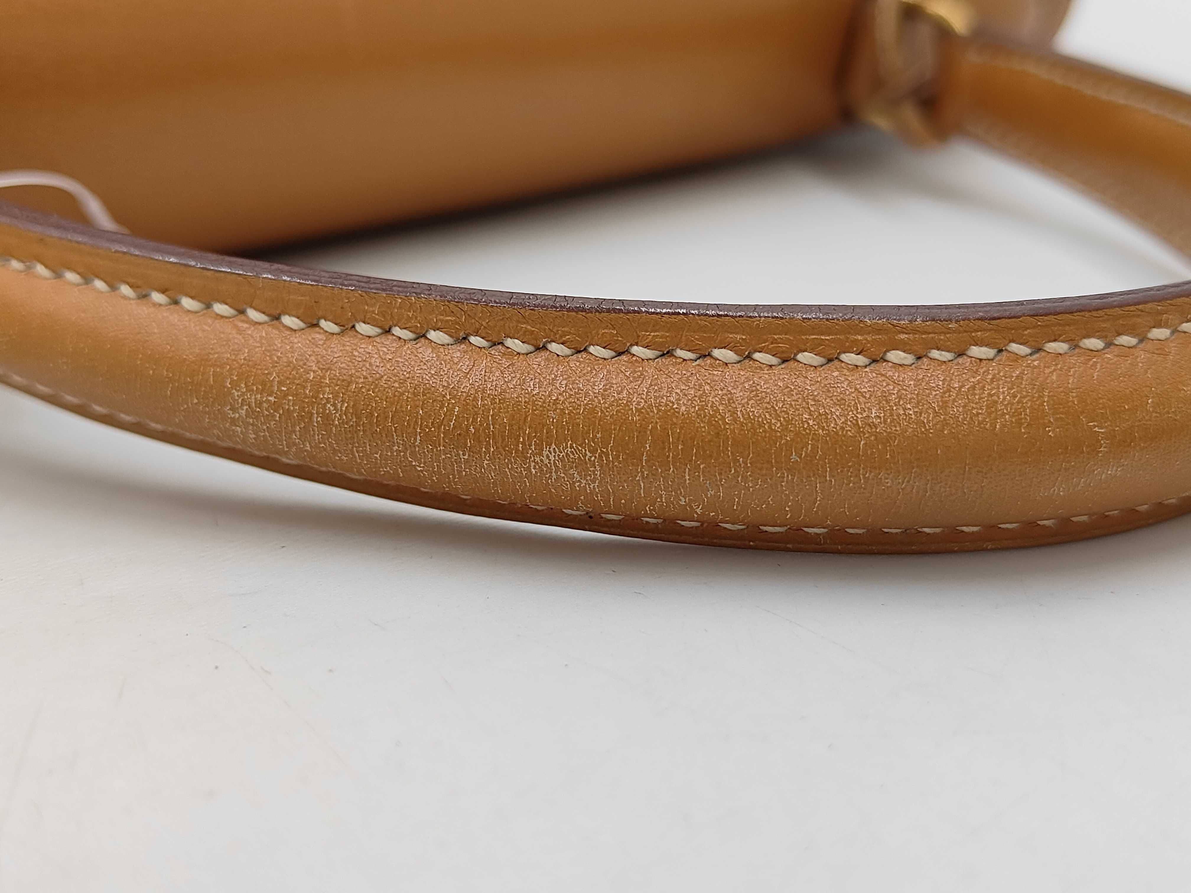 Kelly 28 Courchevel Leather, Brown with Gold Hardware, Stamp: L, Strap not included, Handbag — view 4