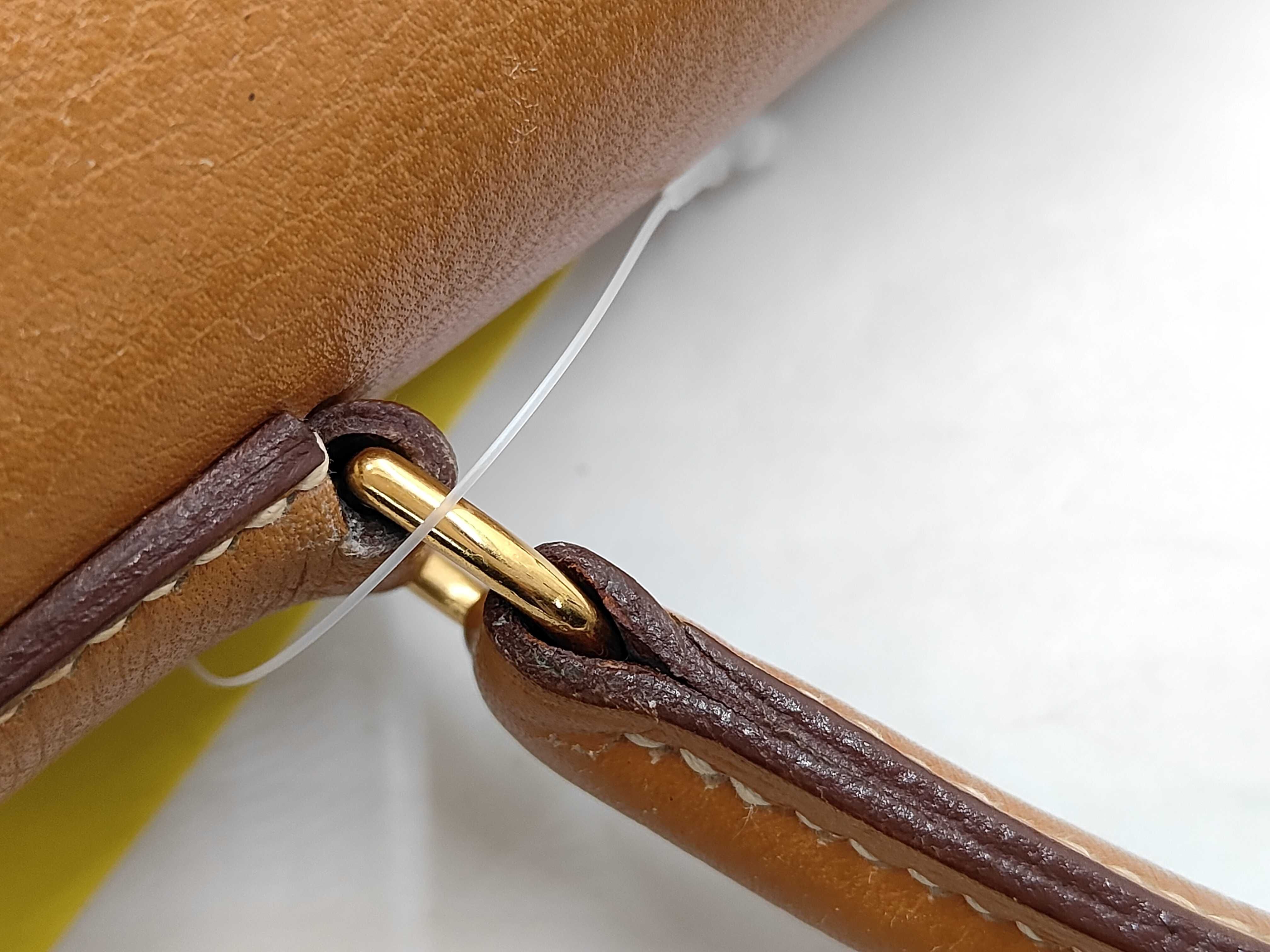 Kelly 28 Courchevel Leather, Brown with Gold Hardware, Stamp: L, Strap not included, Handbag — view 5