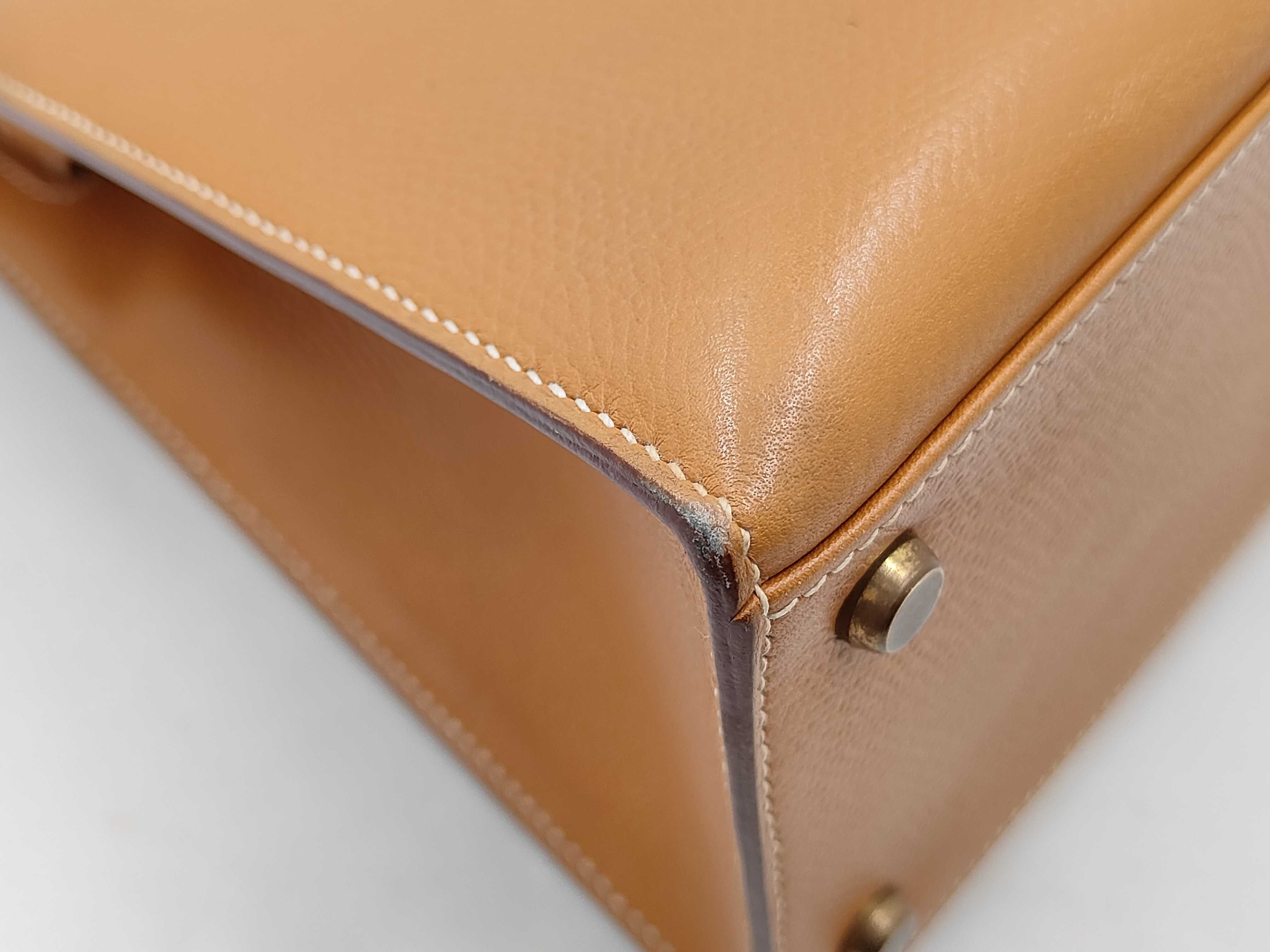Kelly 28 Courchevel Leather, Brown with Gold Hardware, Stamp: L, Strap not included, Handbag — view 7