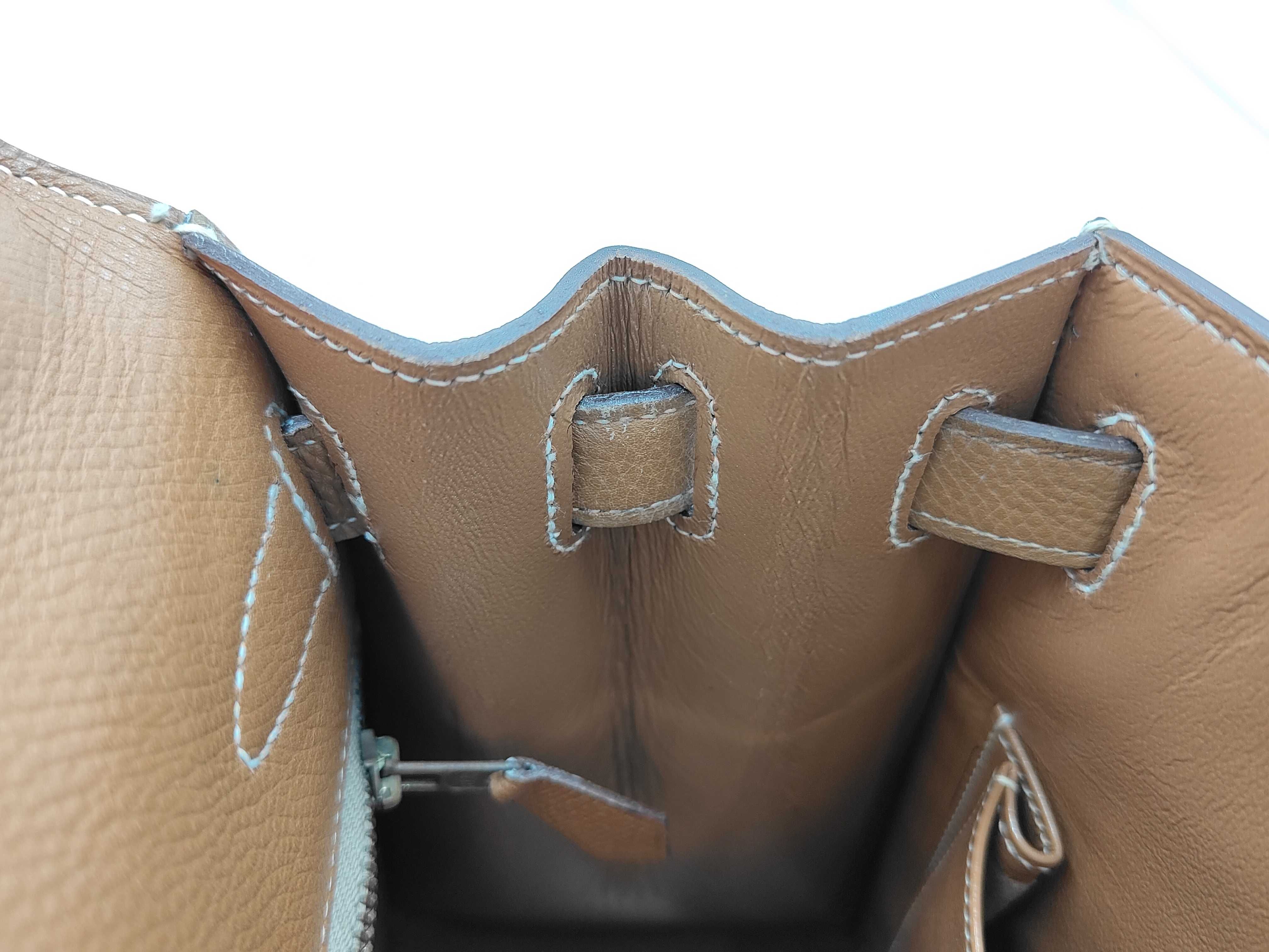 Kelly 28 Courchevel Leather, Brown with Gold Hardware, Stamp: L, Strap not included, Handbag — view 8