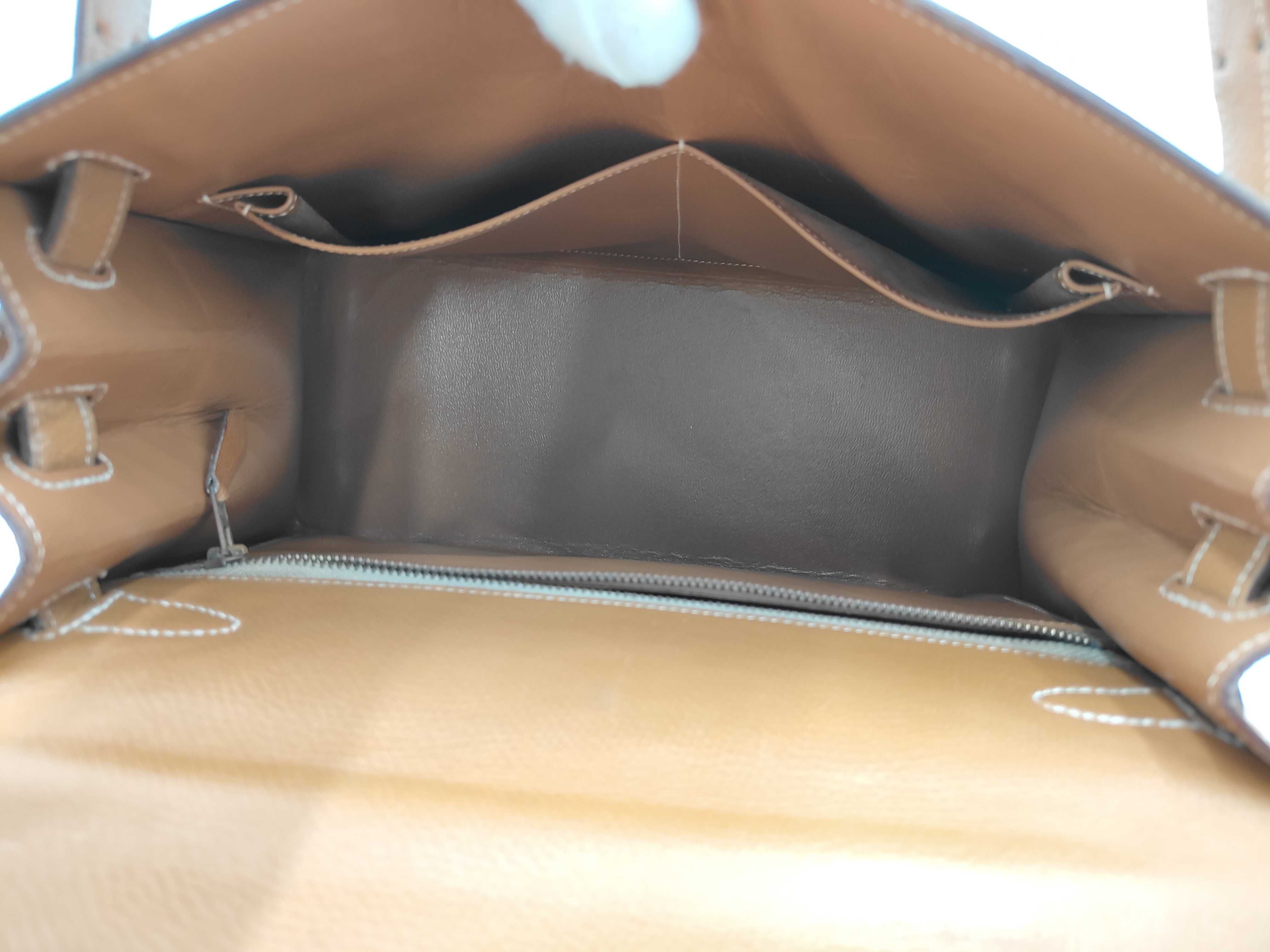 Kelly 28 Courchevel Leather, Brown with Gold Hardware, Stamp: L, Strap not included, Handbag — view 9