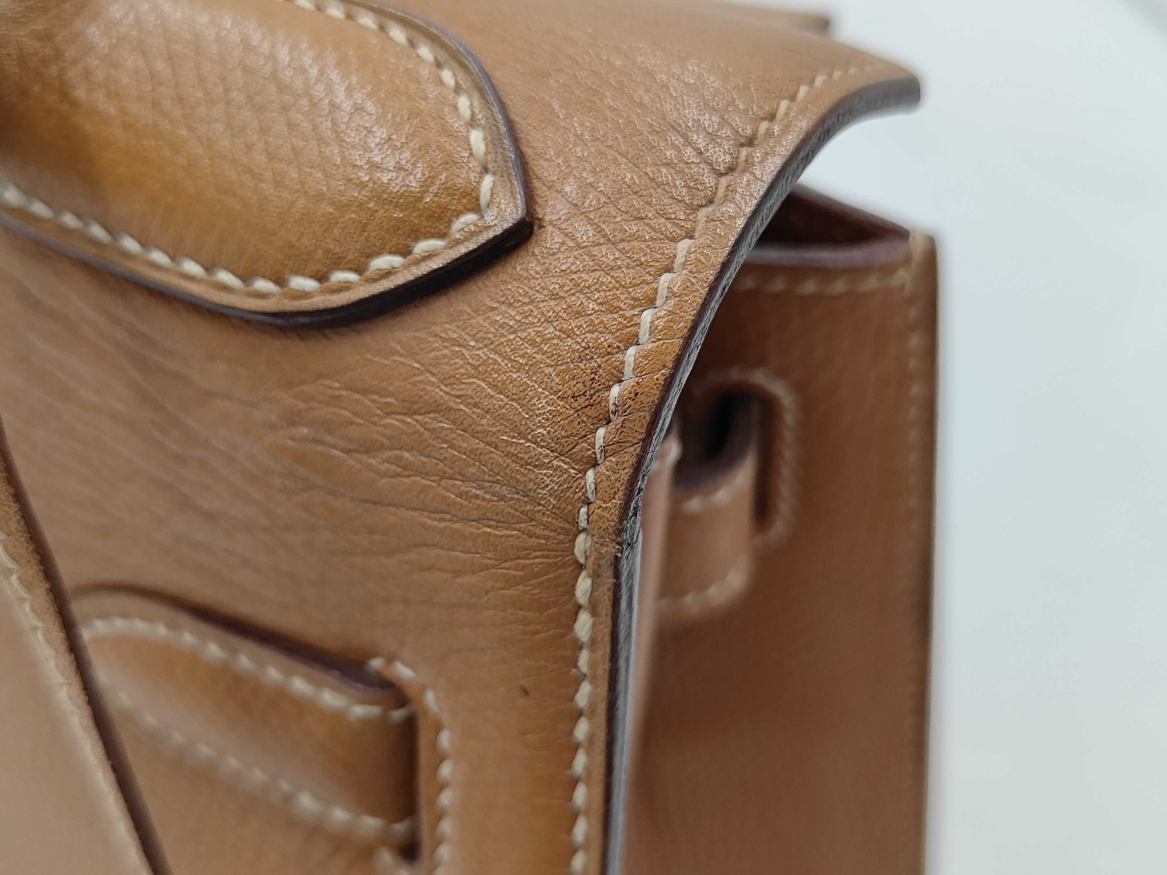 Kelly 28 Courchevel Leather, Brown with Gold Hardware, Stamp: L, Strap not included, Handbag — view 10