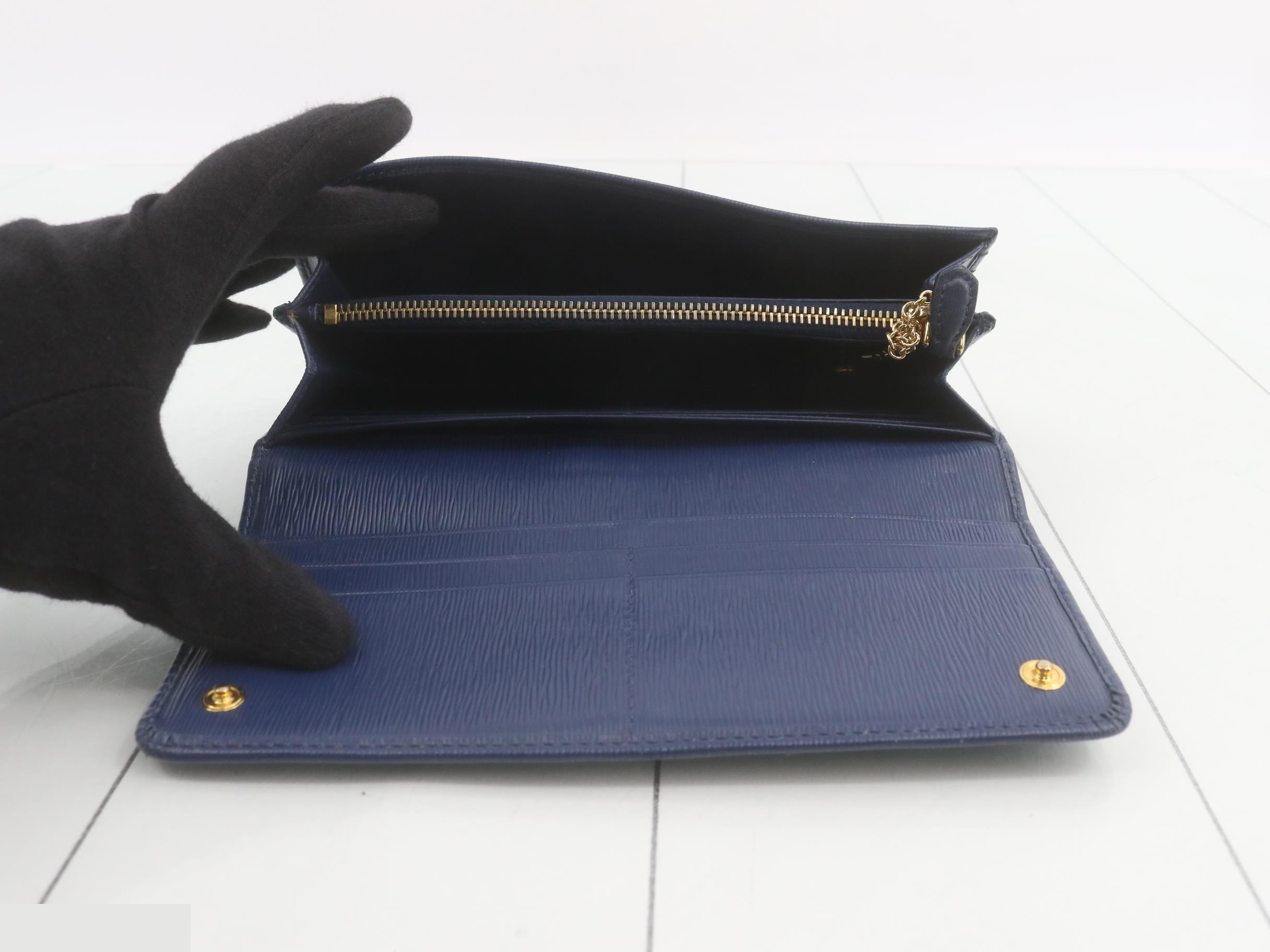 Other lines: Bags and Wallets — view 4