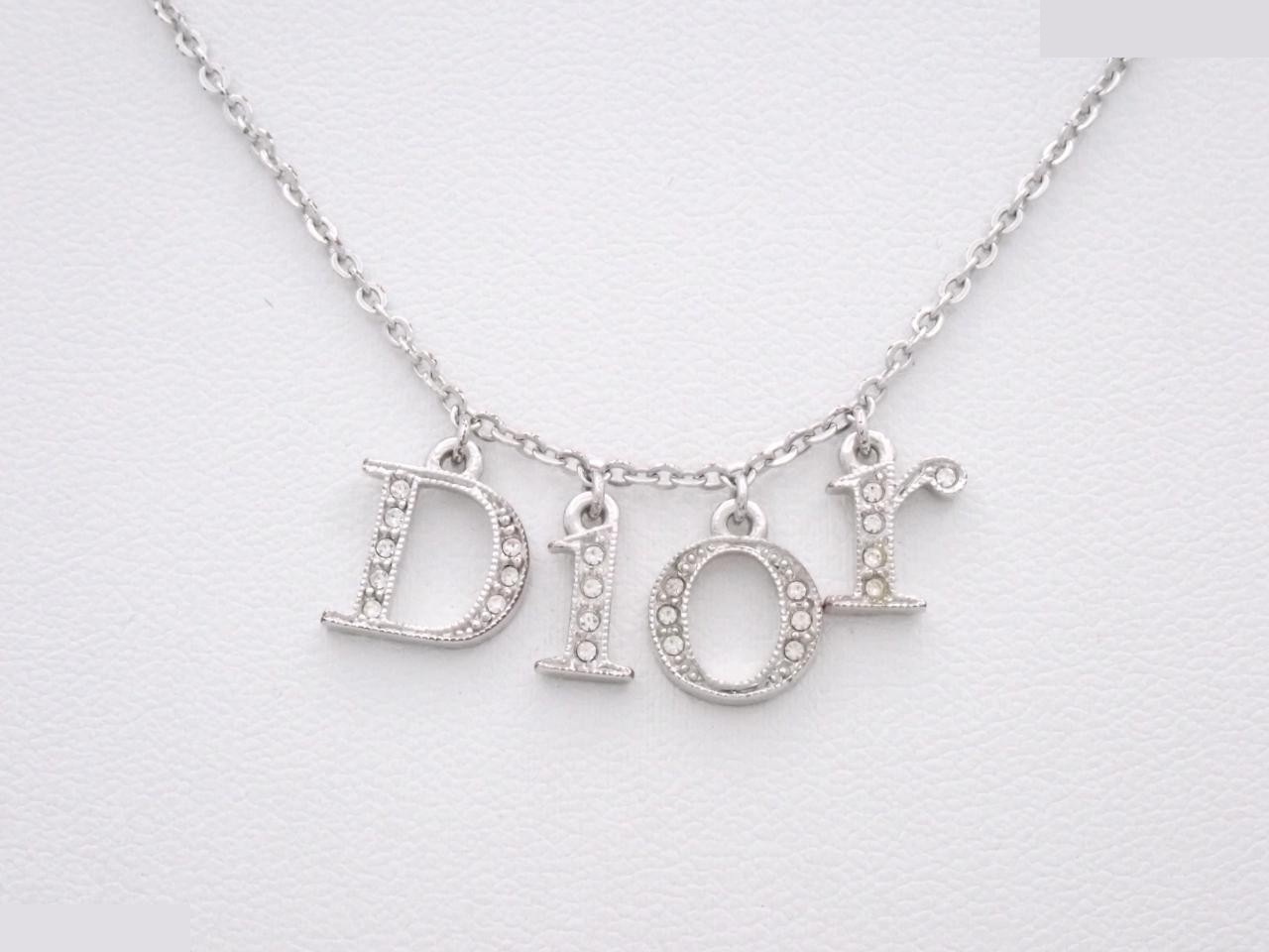 Silver necklace, chain approximately 38cm