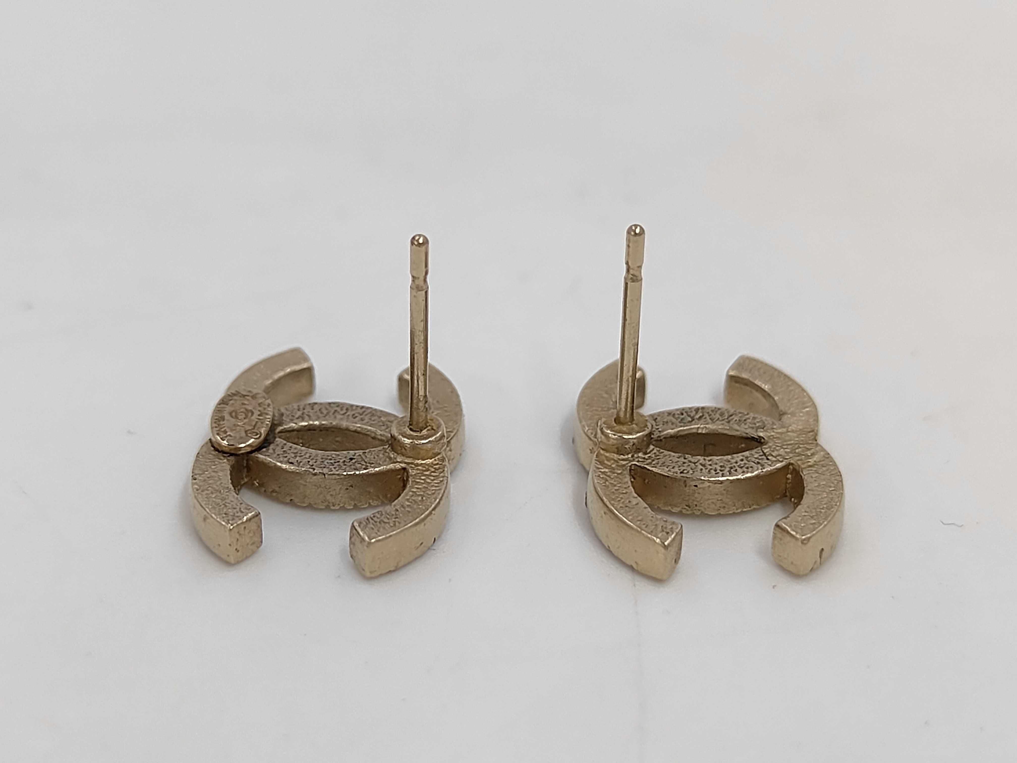 GP Hardware A14V CC Logo Earrings — view 4